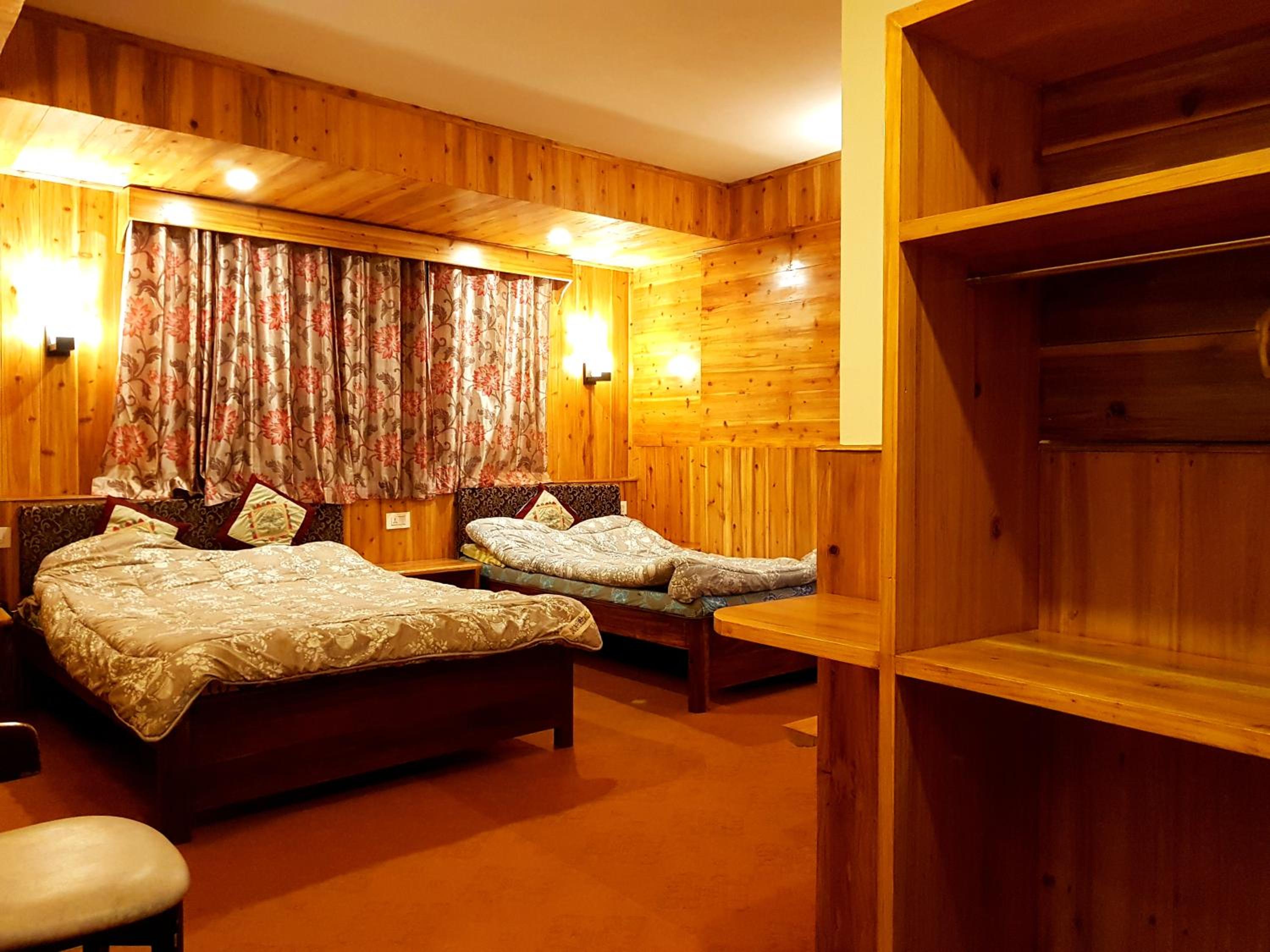 Deluxe Family Room - Photo 2