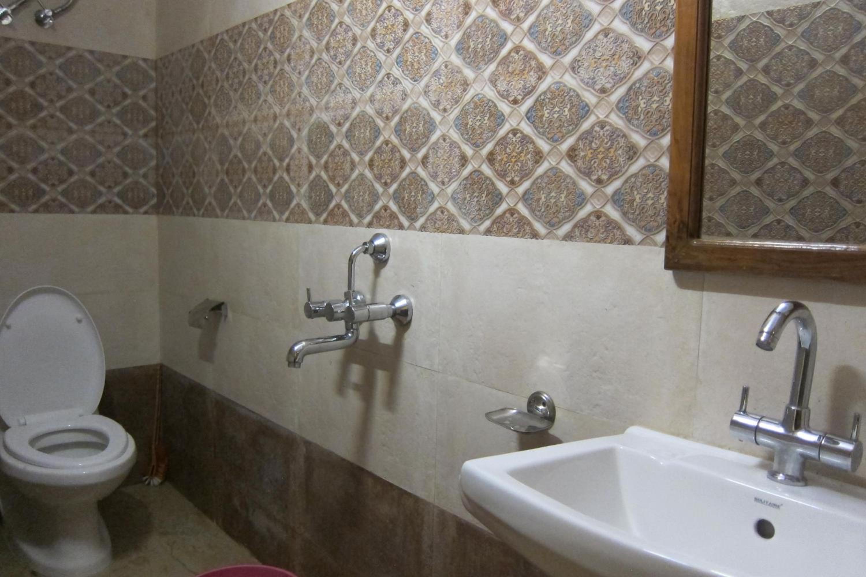 Budget Double Room - Photo 3