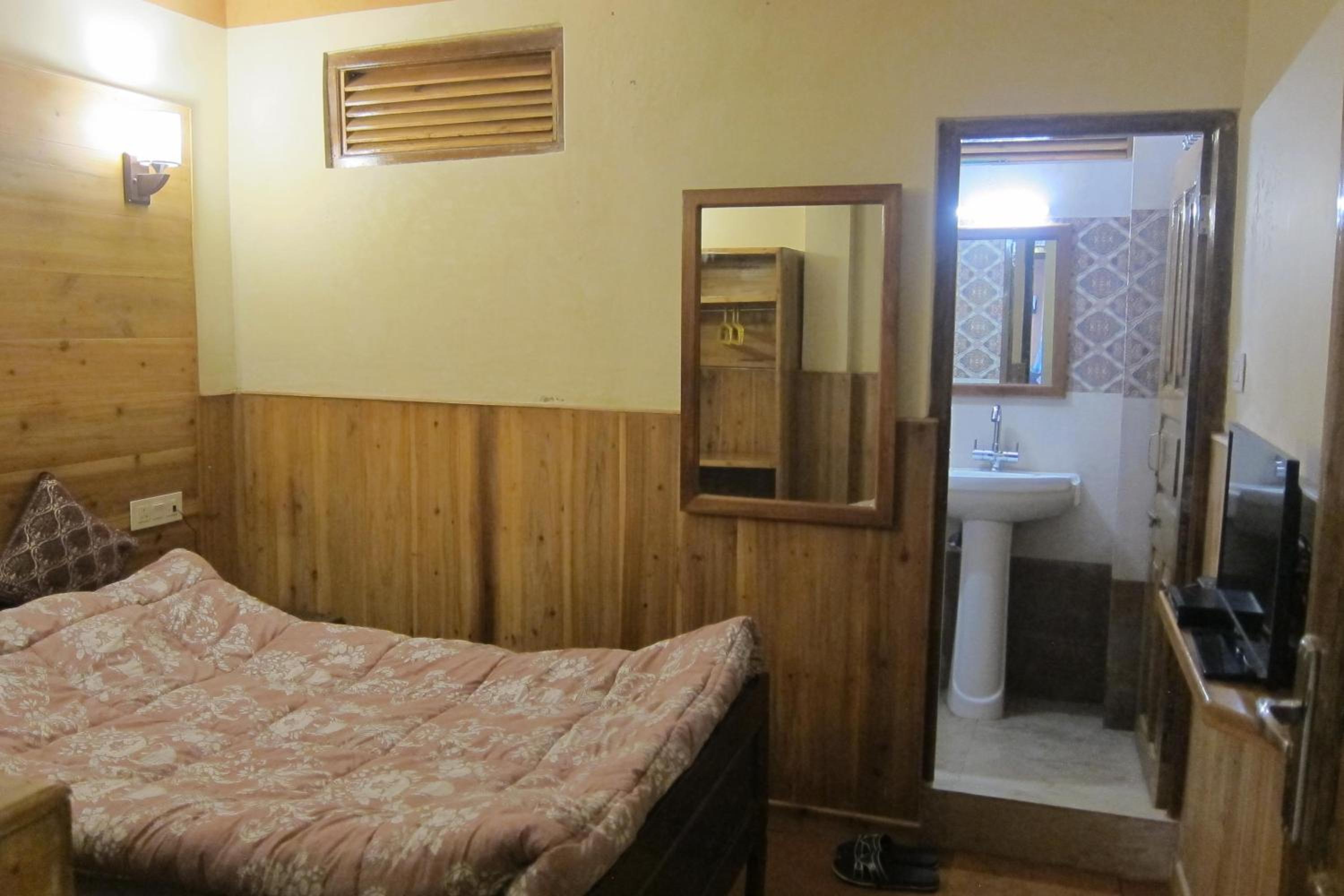 Budget Double Room - Photo 1
