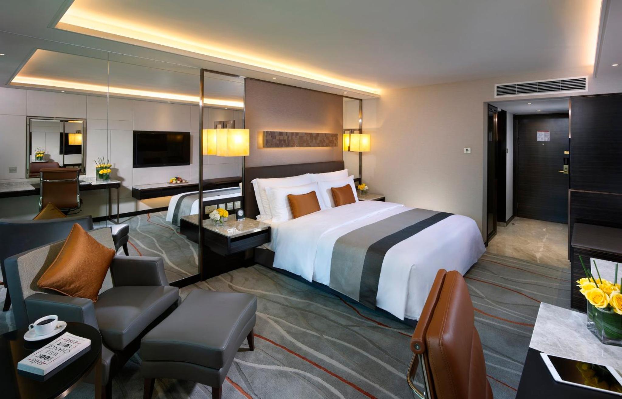 Classic King Room with City View thumbnail 5