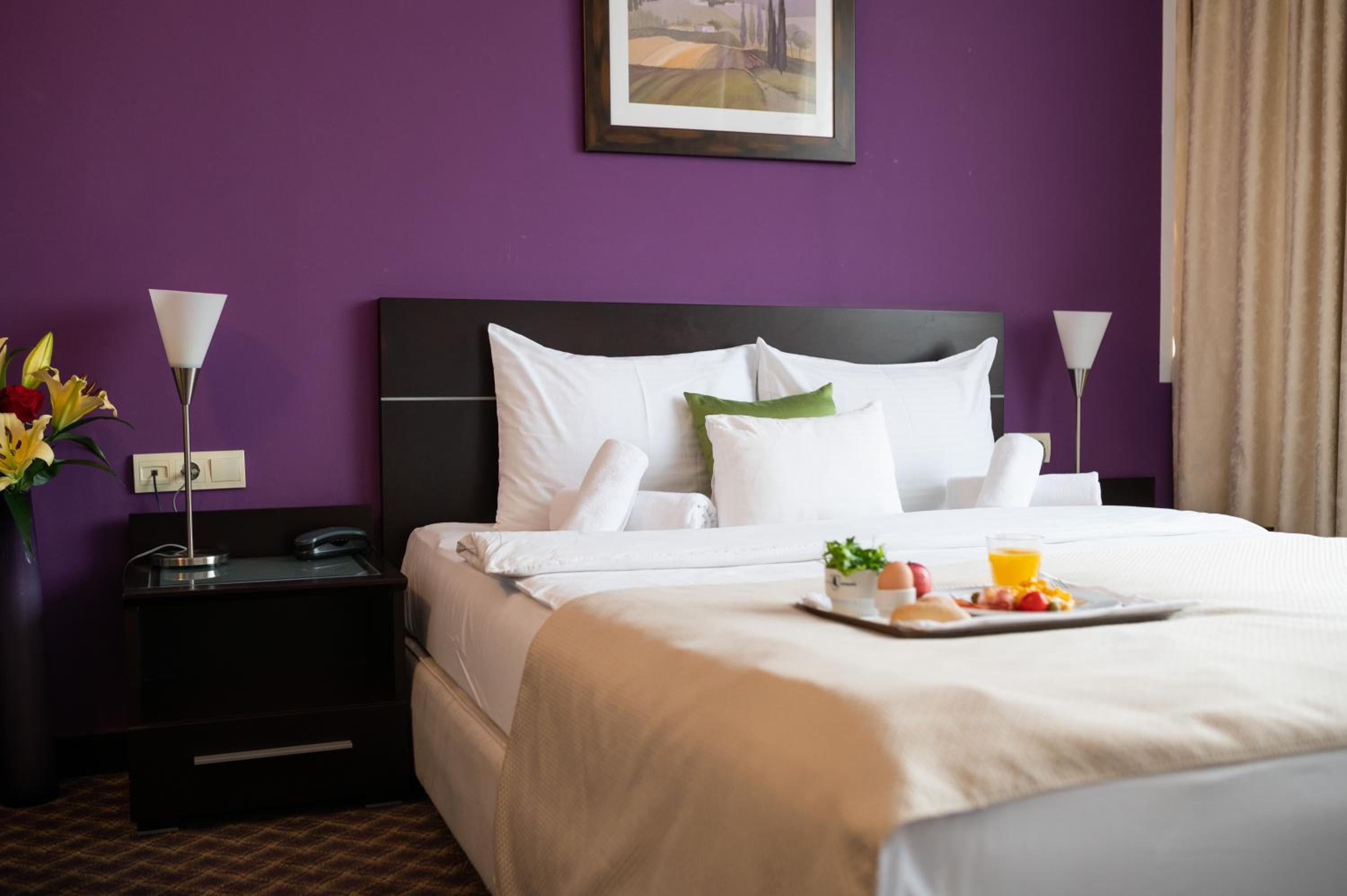Bed & Sleeping Area