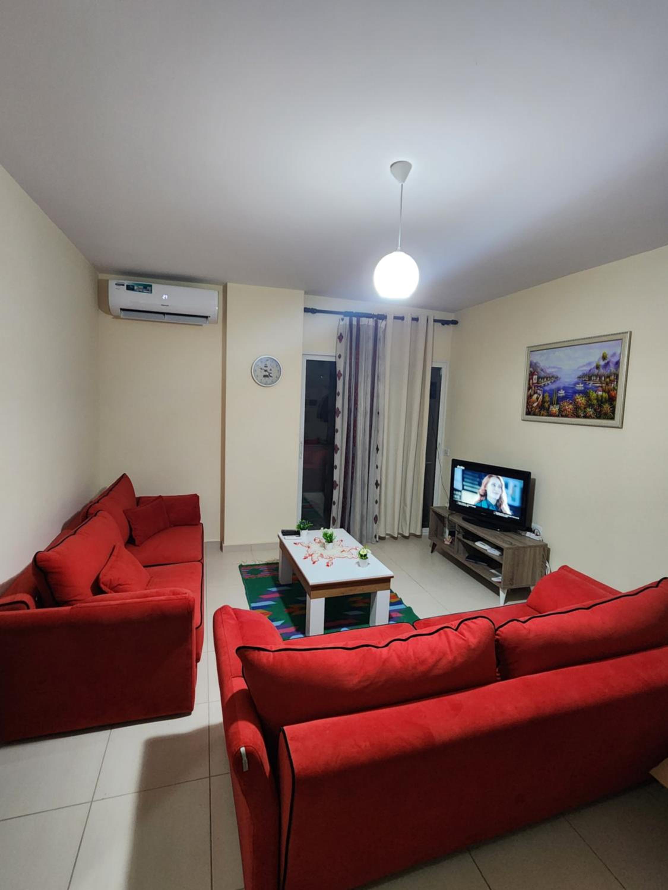 One-Bedroom Apartment photo 1