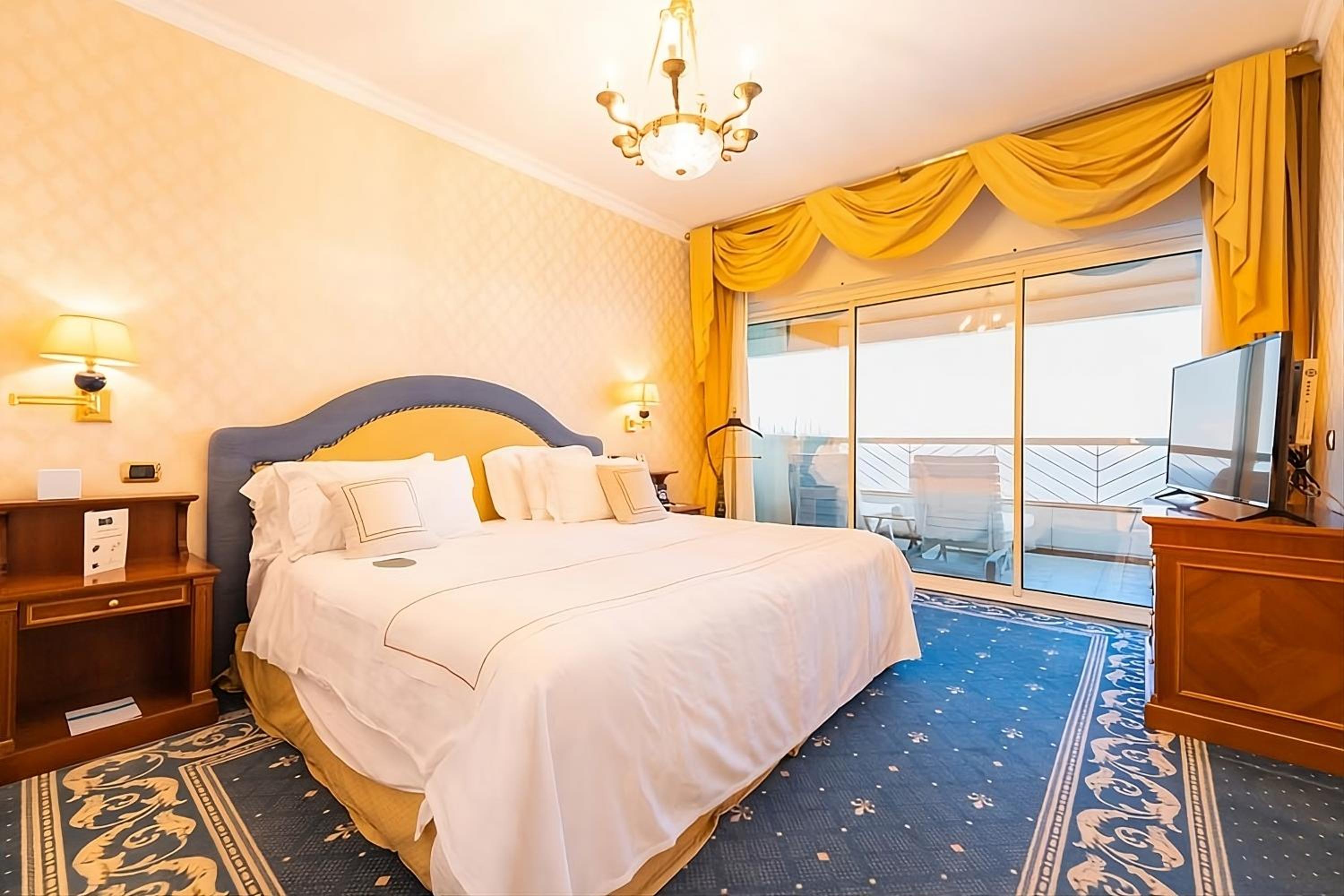 King Suite - Photo 1