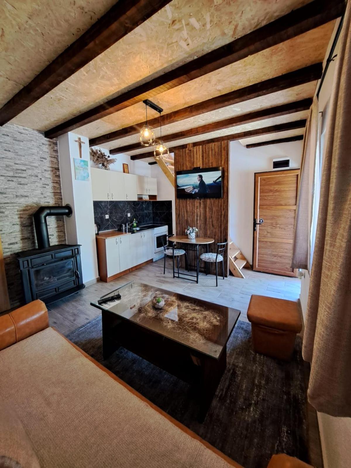 One-Bedroom House photo 1