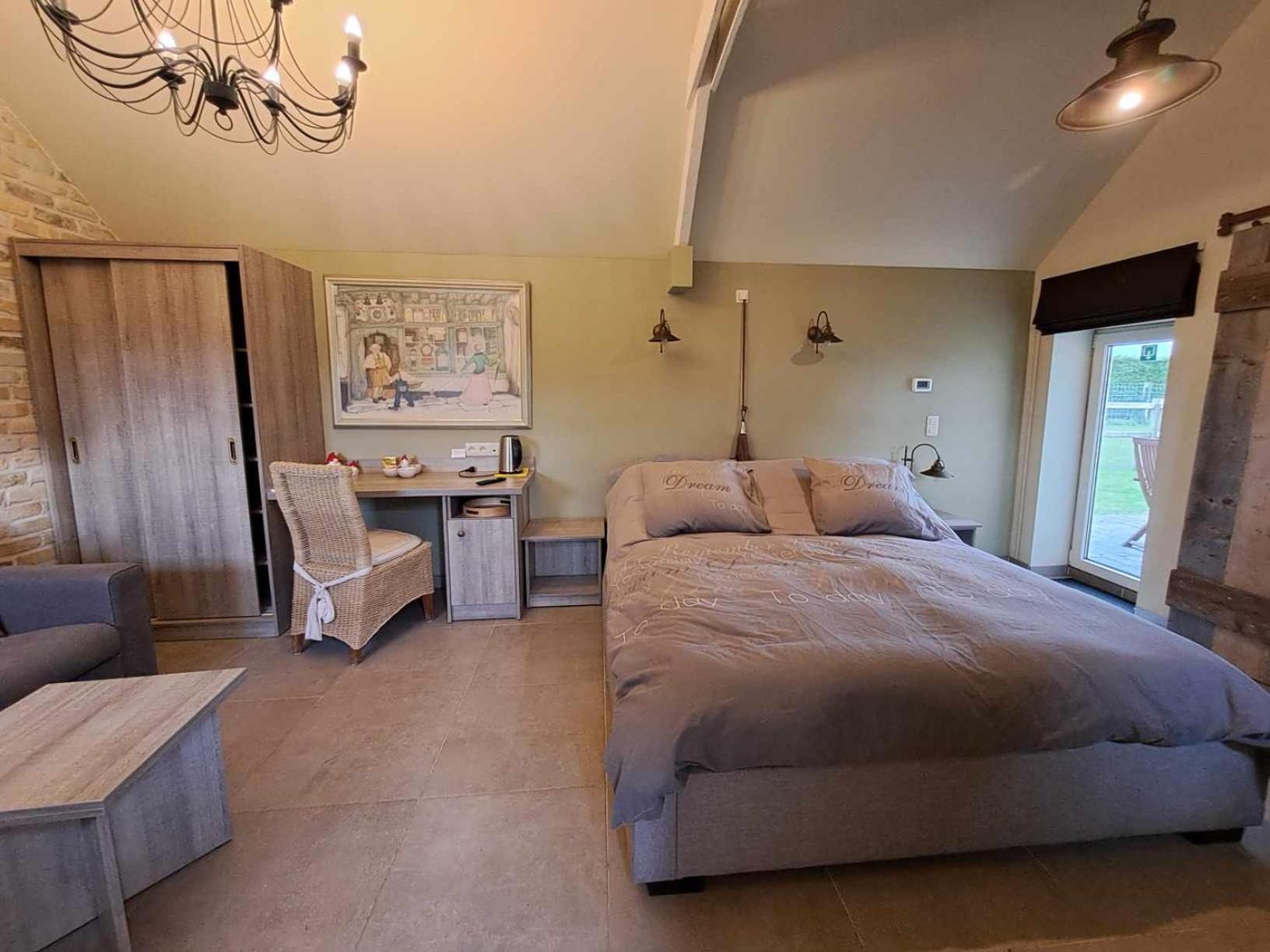 King Room with Roll-In Shower - Disability Access photo 1