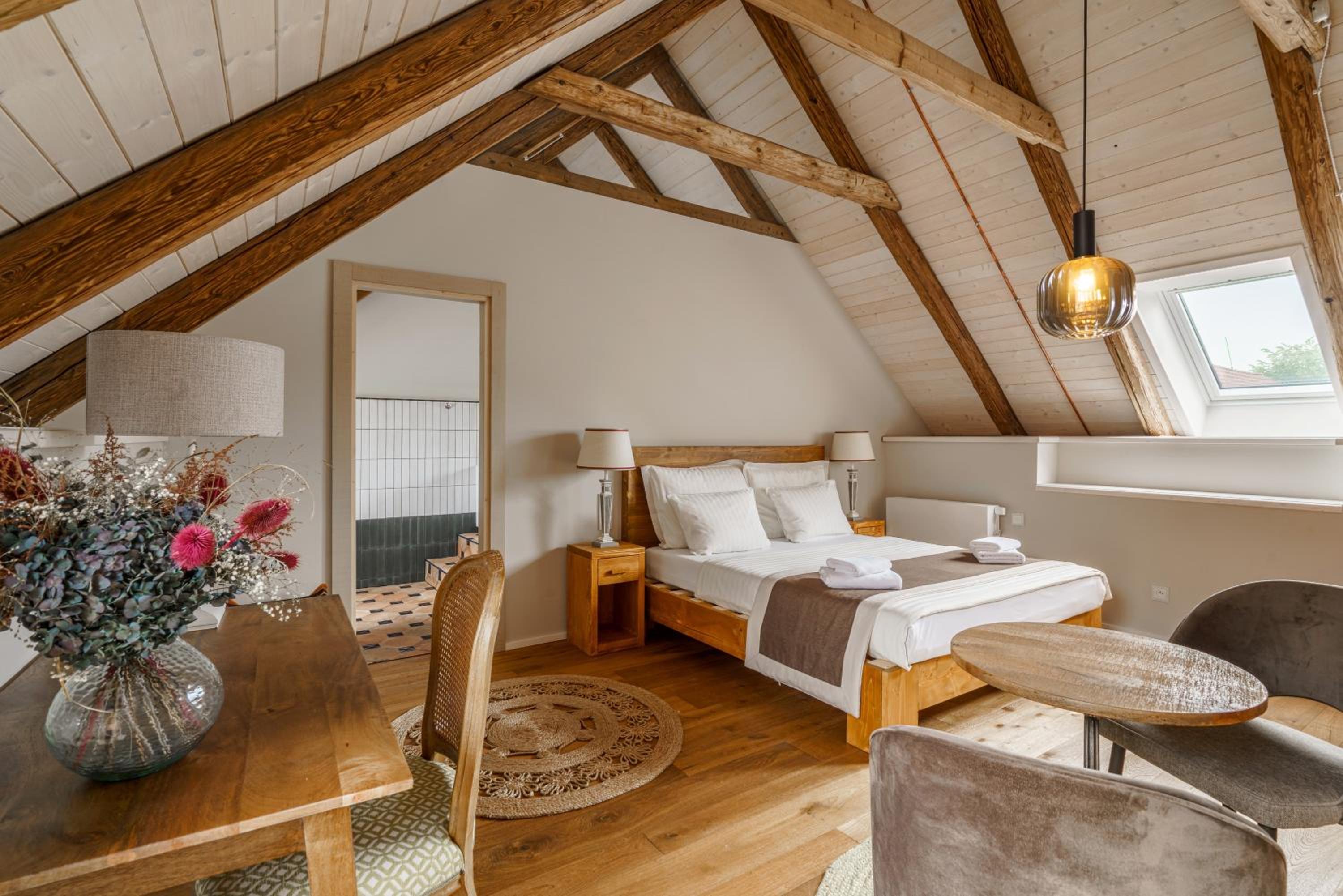 Deluxe Twin Room with Bath - Attic
