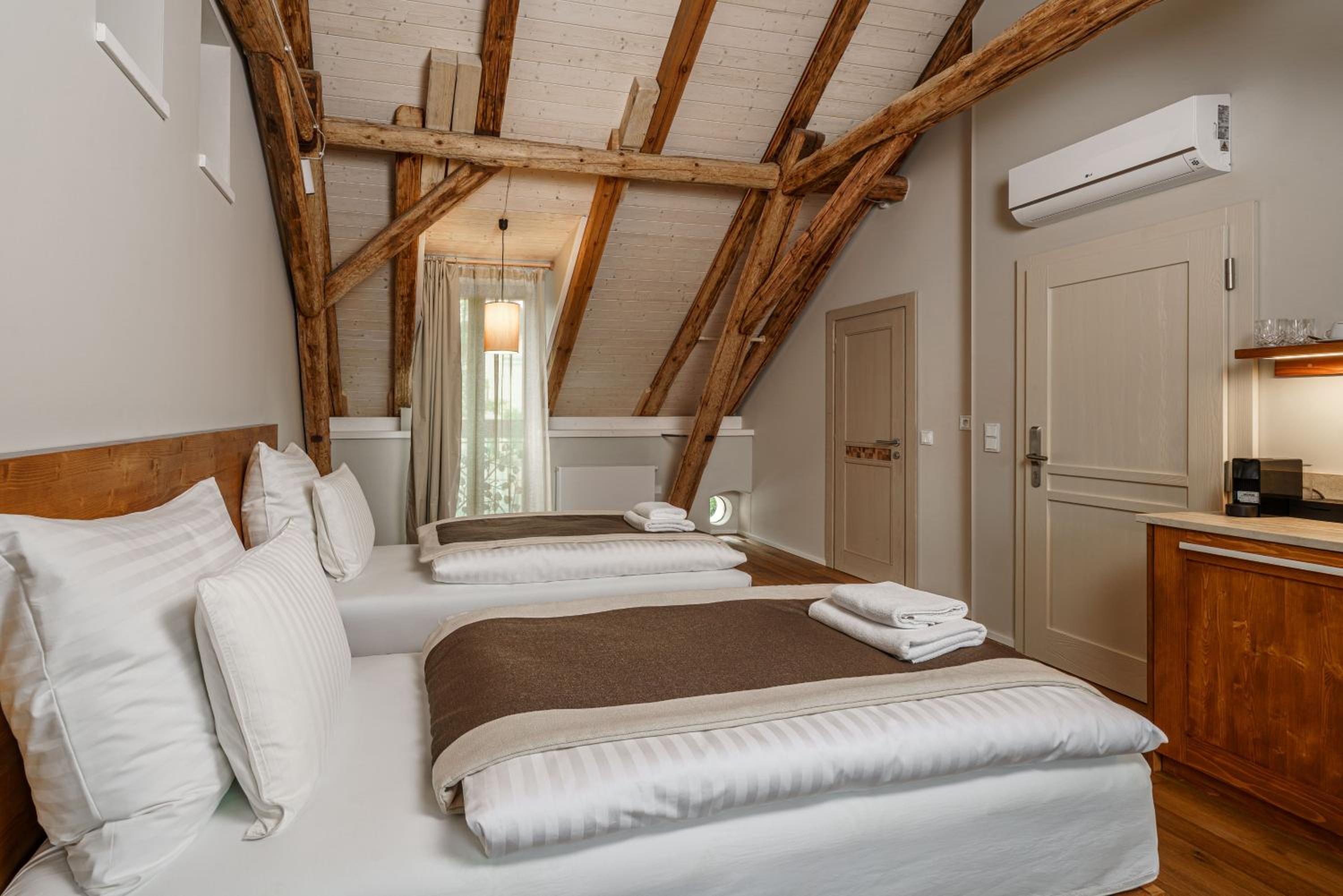 Deluxe Twin Room - Attic