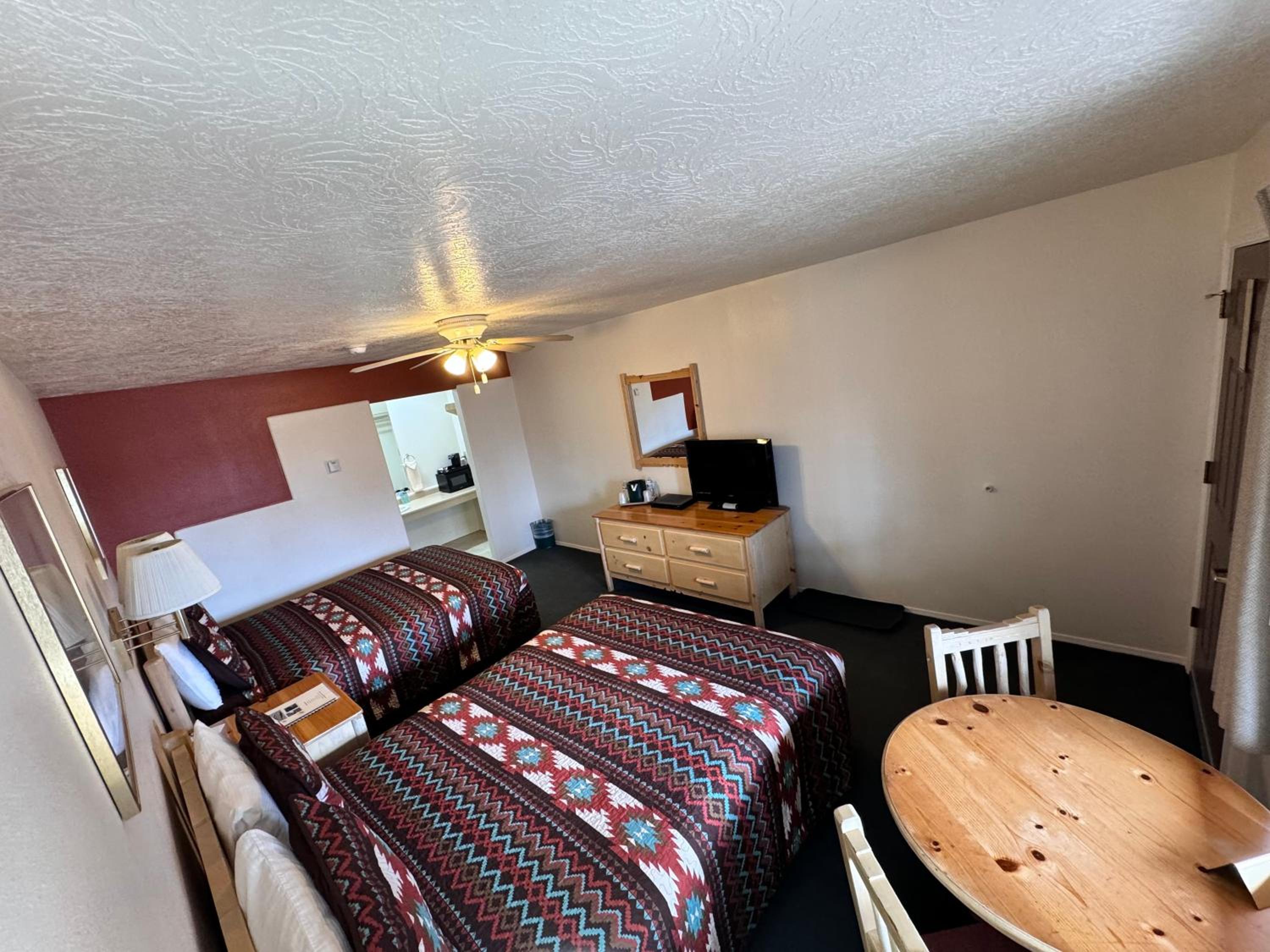 Queen Room photo 2