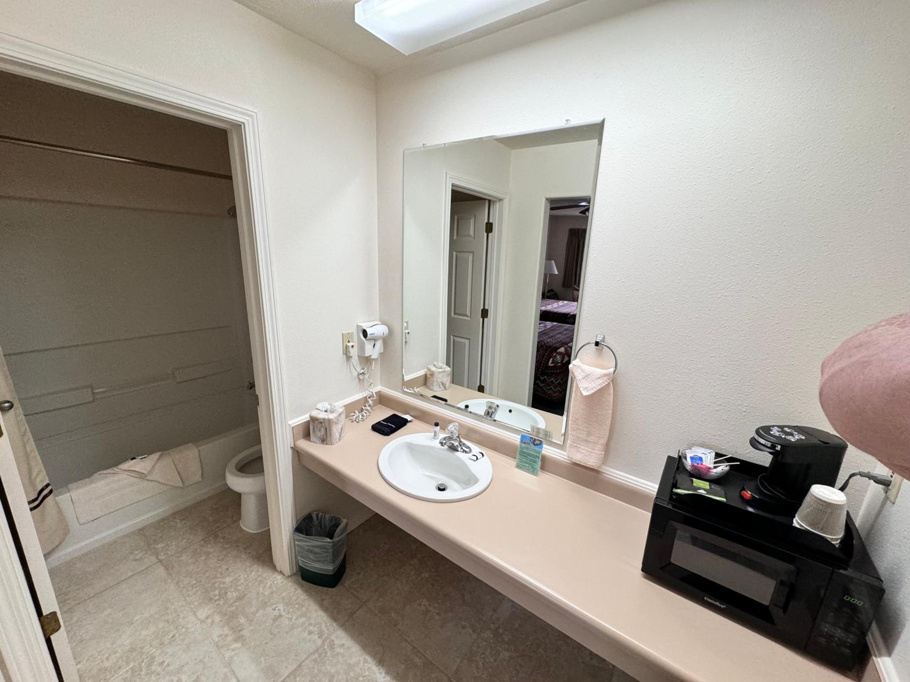 Queen Room photo 3