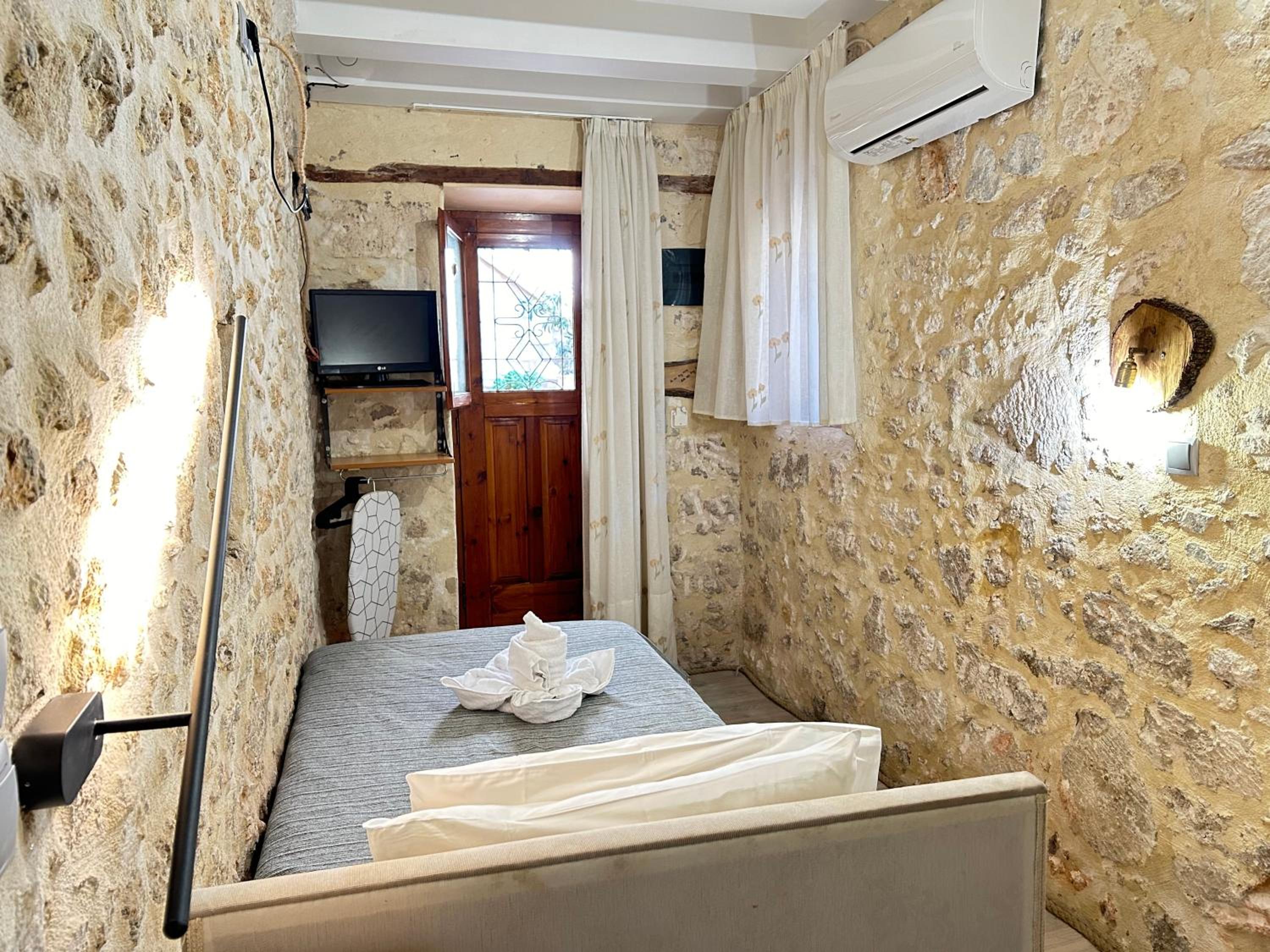 Single Studio with Shared Patio & Garden View - Ground Floor photo 2