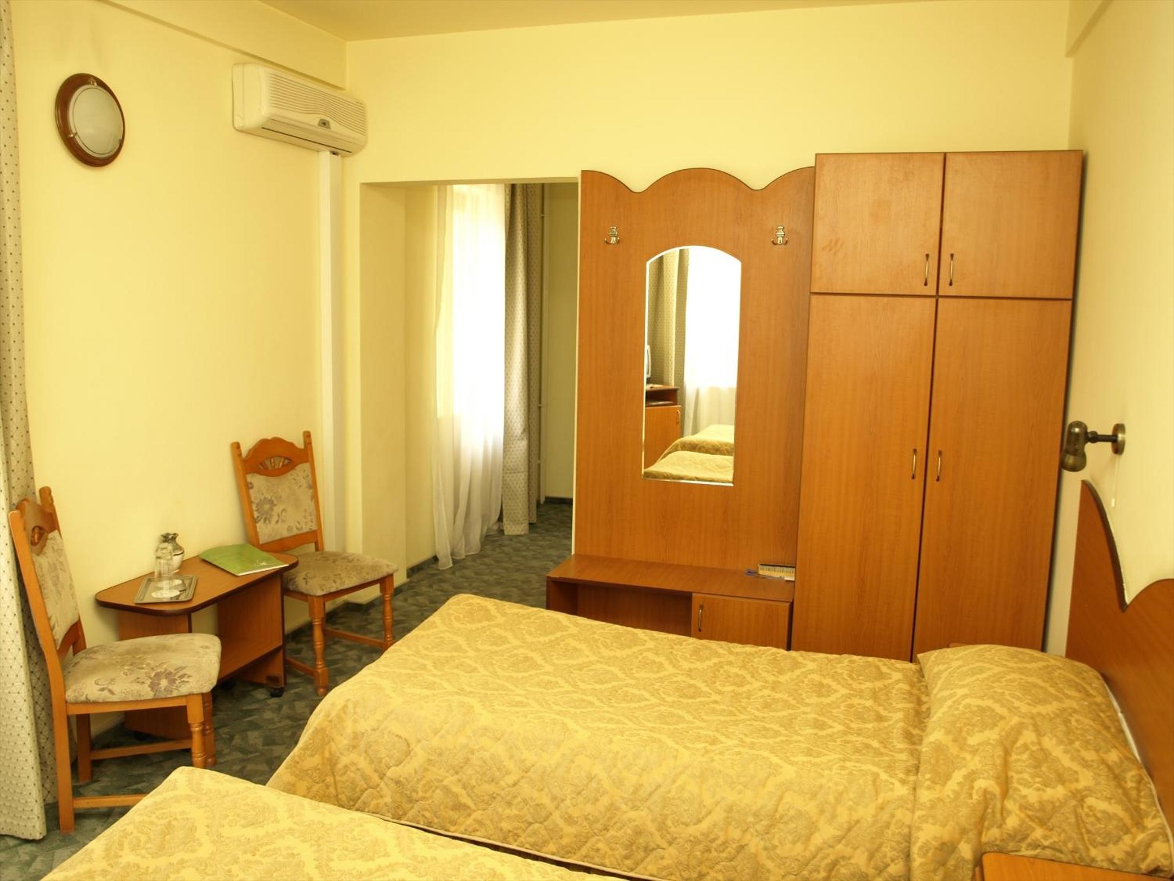 Twin Room - Photo 7