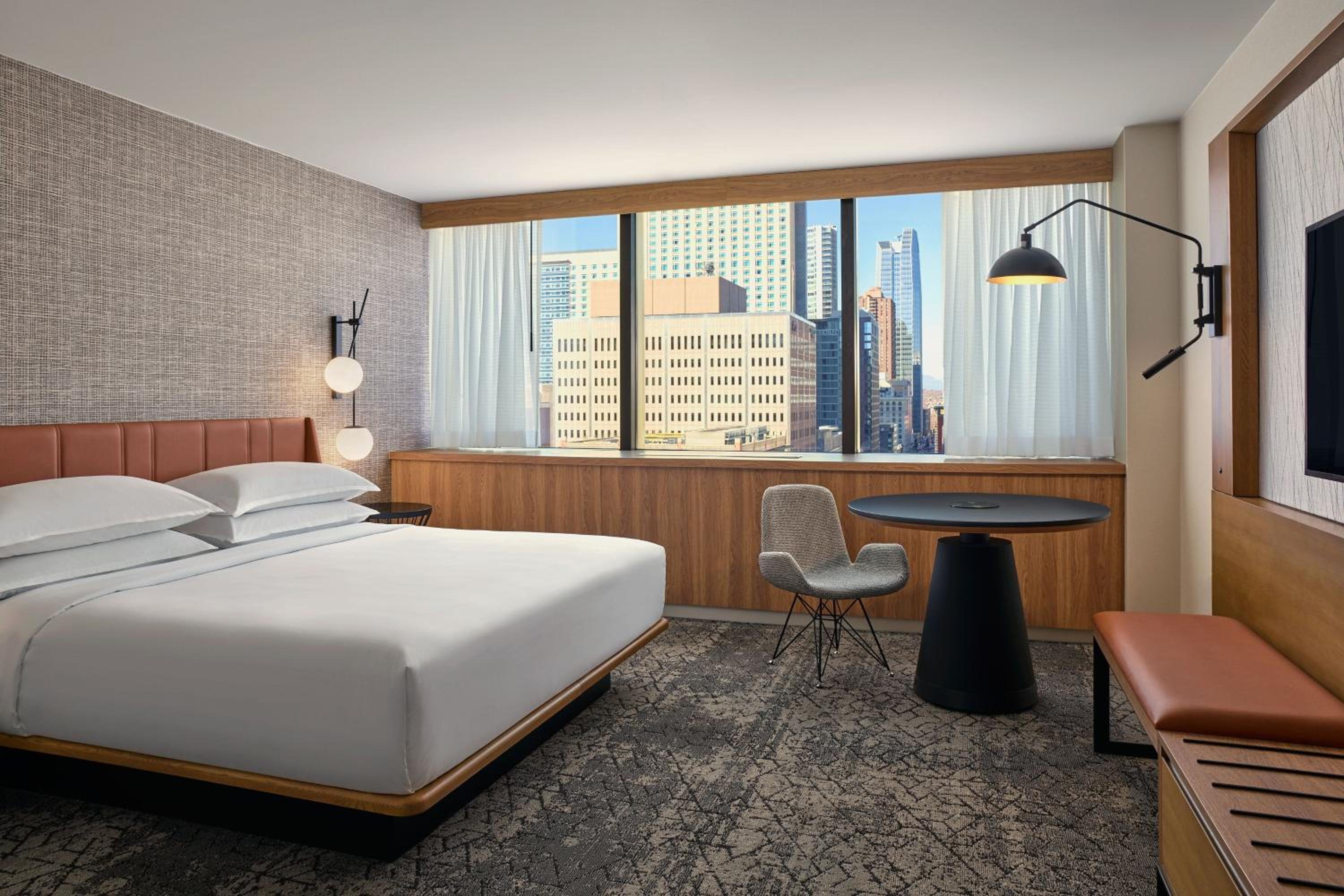 Concierge Level King Room with City View