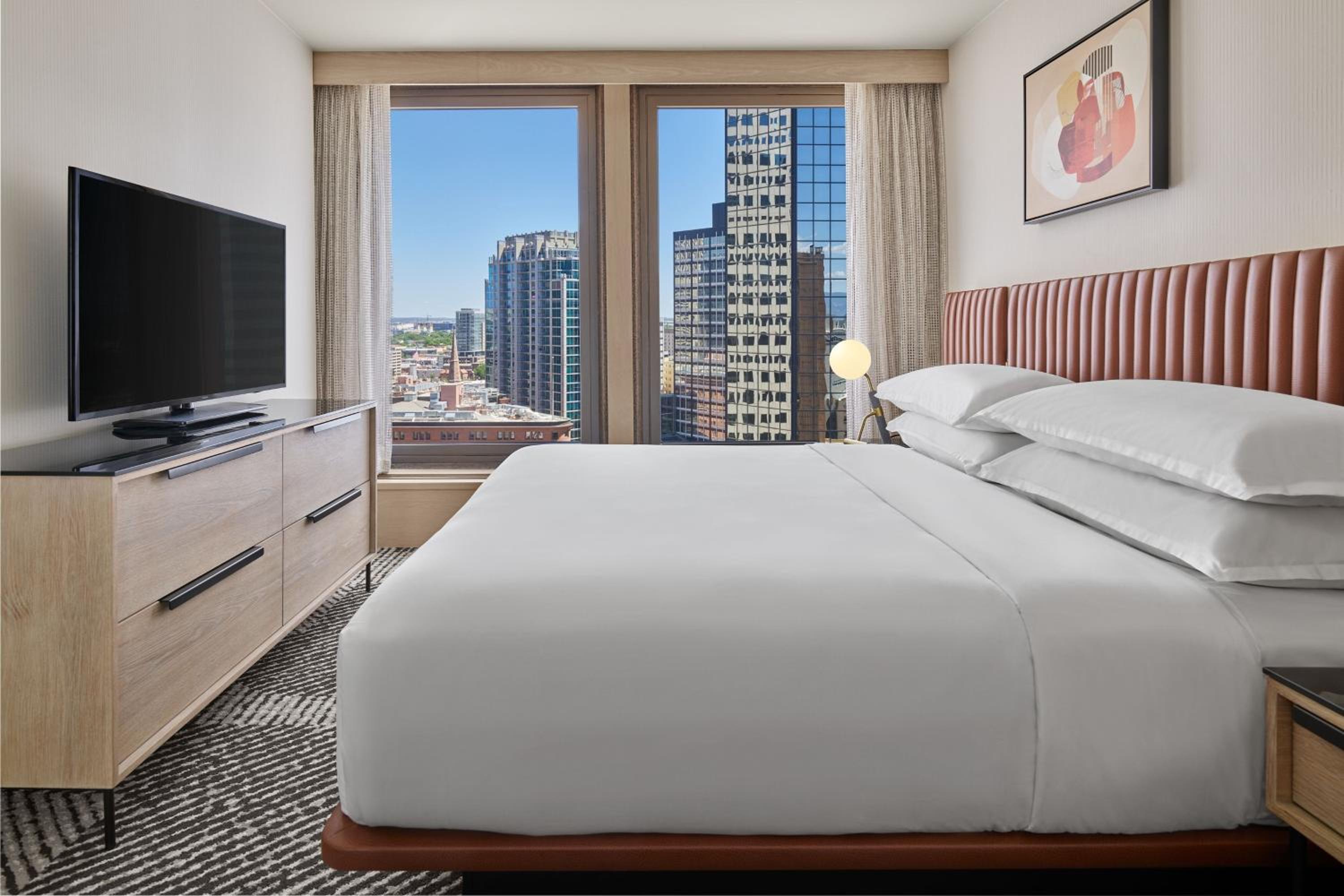 One-Bedroom Executive King Suite with Sofa Bed photo 1
