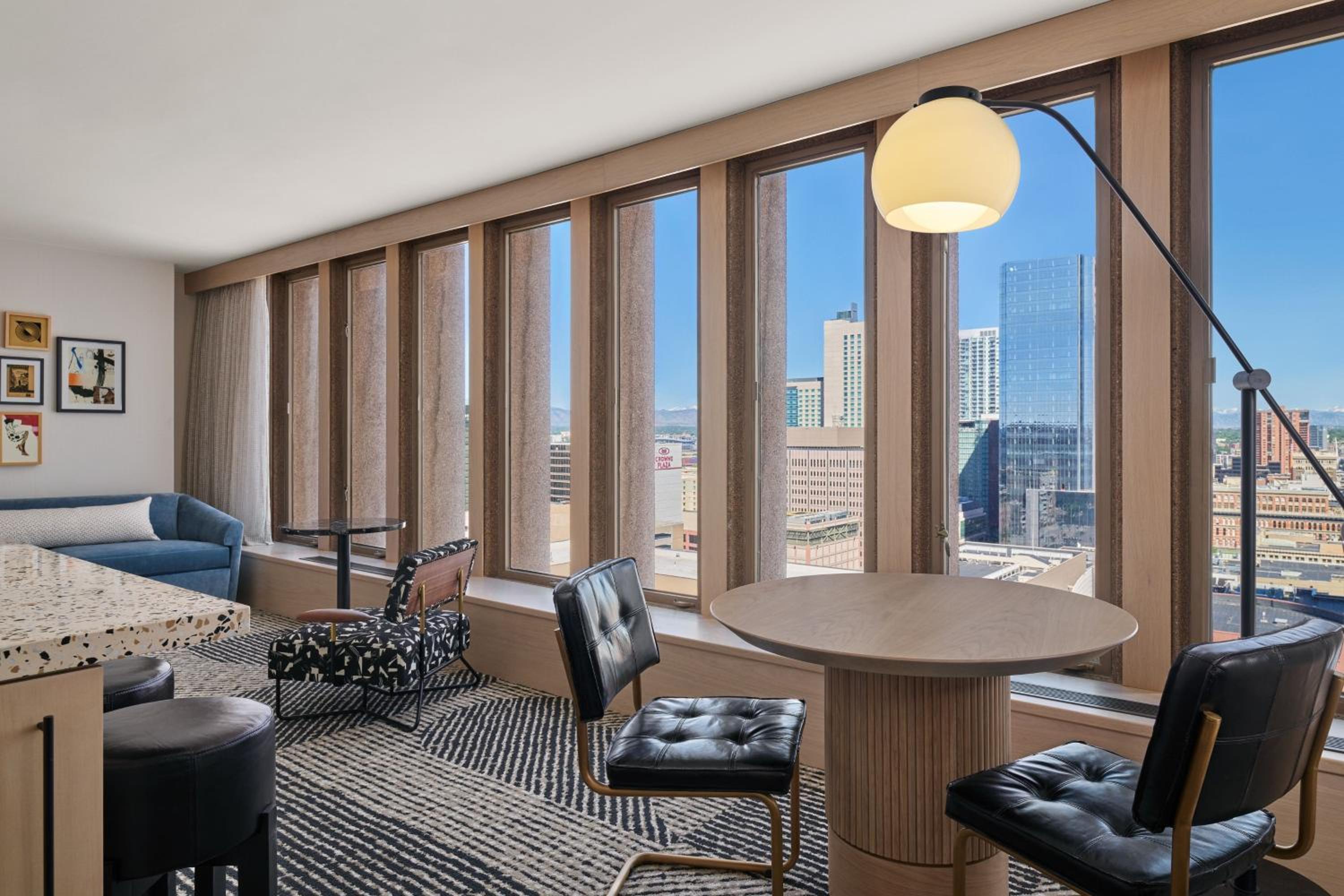 One-Bedroom Executive King Suite with Sofa Bed photo 3