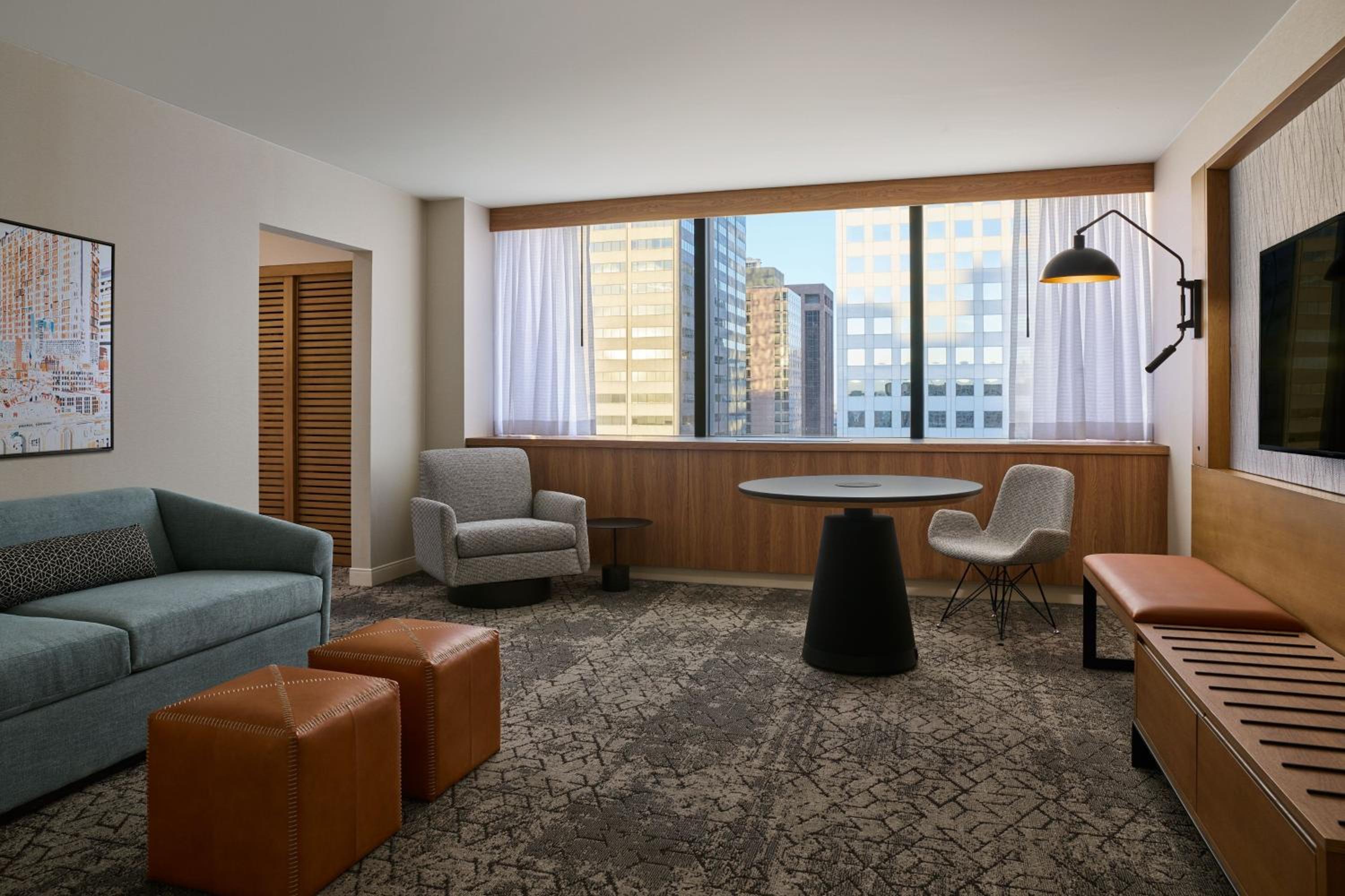One-Bedroom Executive Suite with Two Queen Beds photo 2