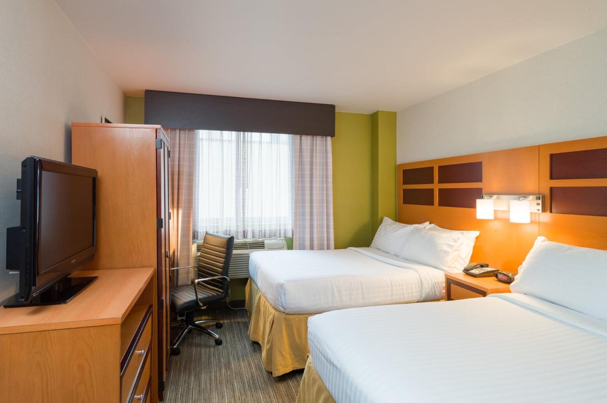 Double Room with Two Double Beds - Non-Smoking photo 3