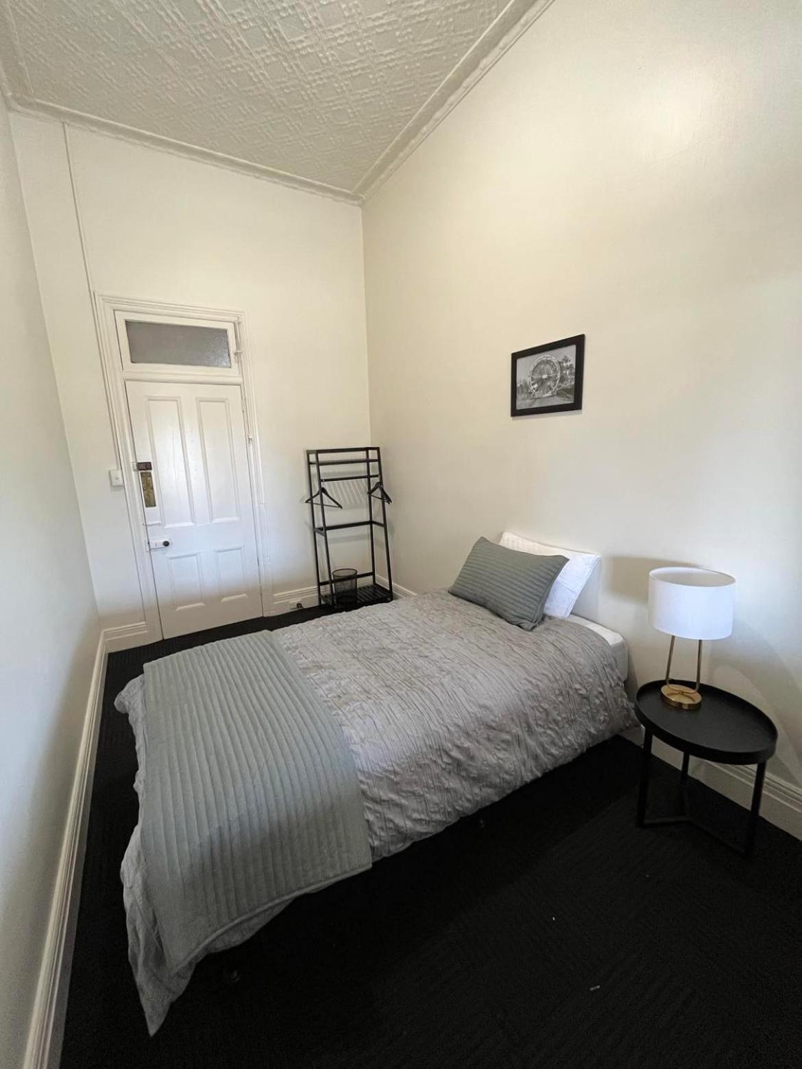 Single Room photo 3