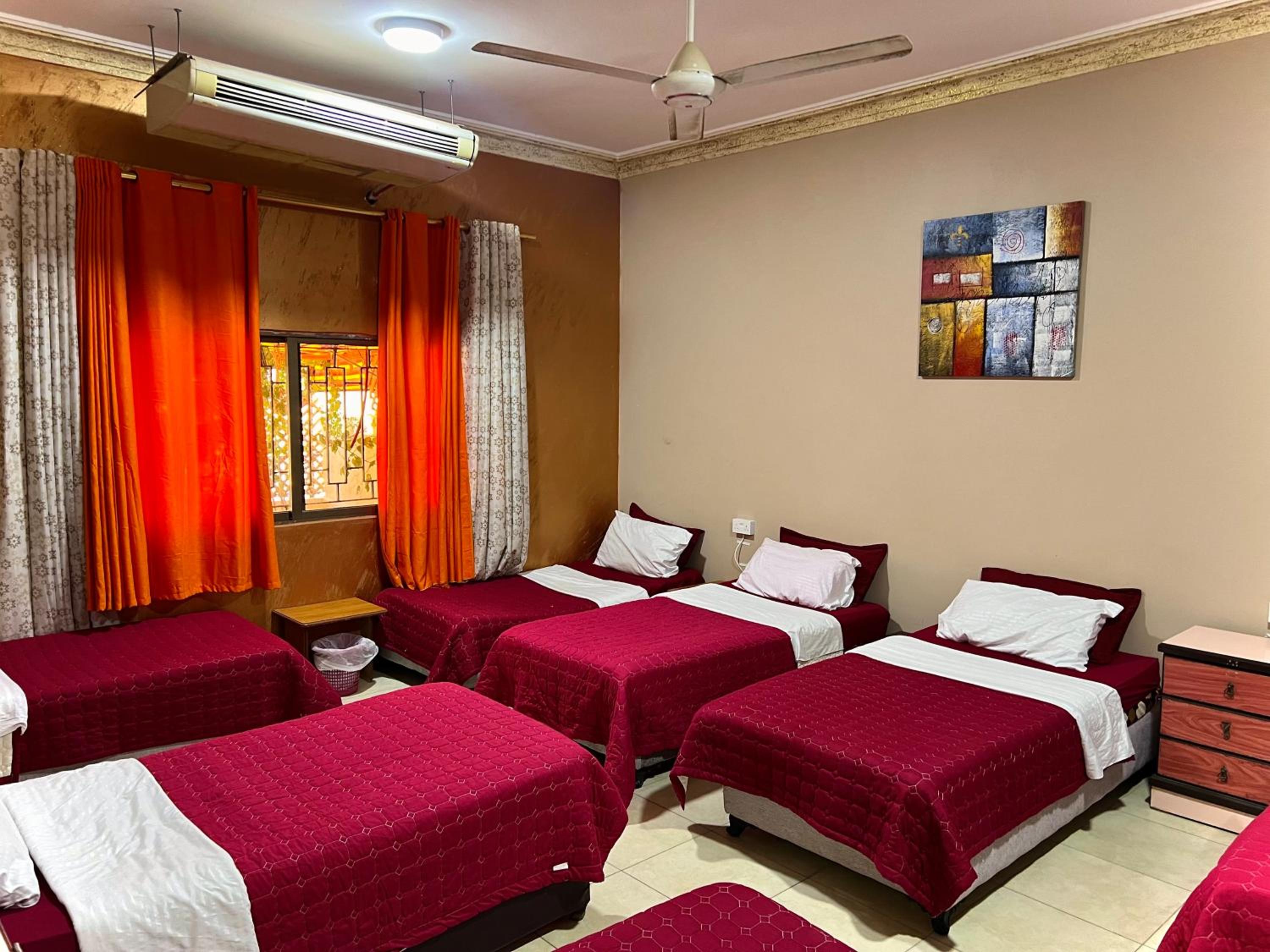 Bed in 6-Bed Mixed Dormitory Room photo 1