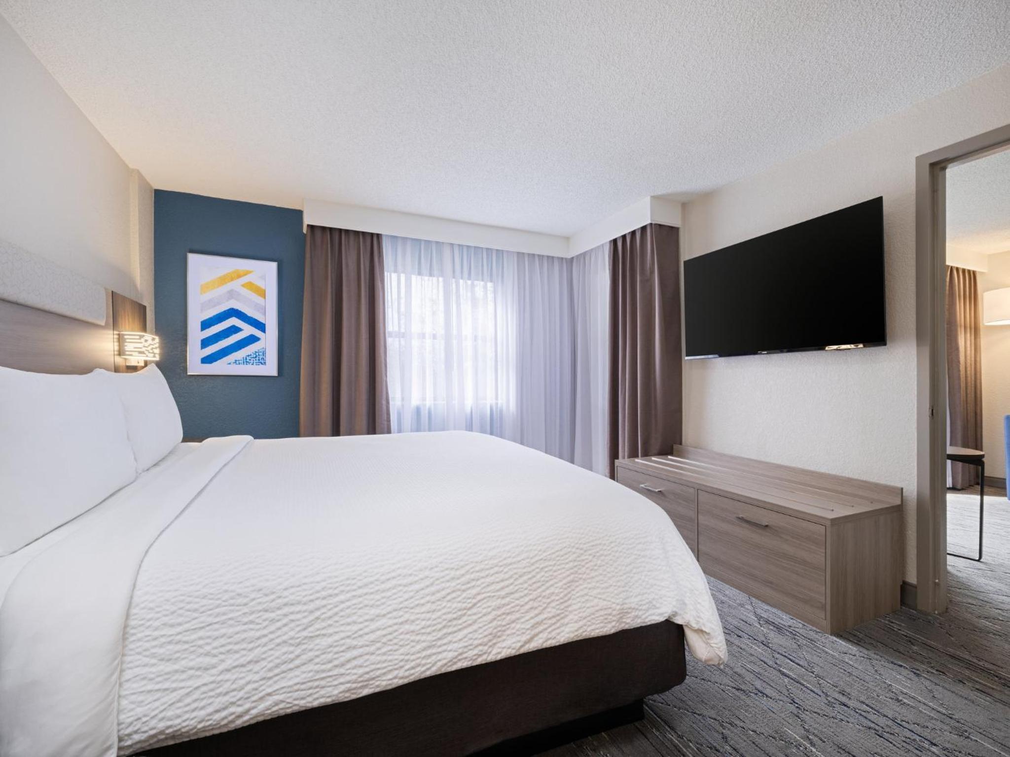 One-Bedroom King Suite - Photo 5