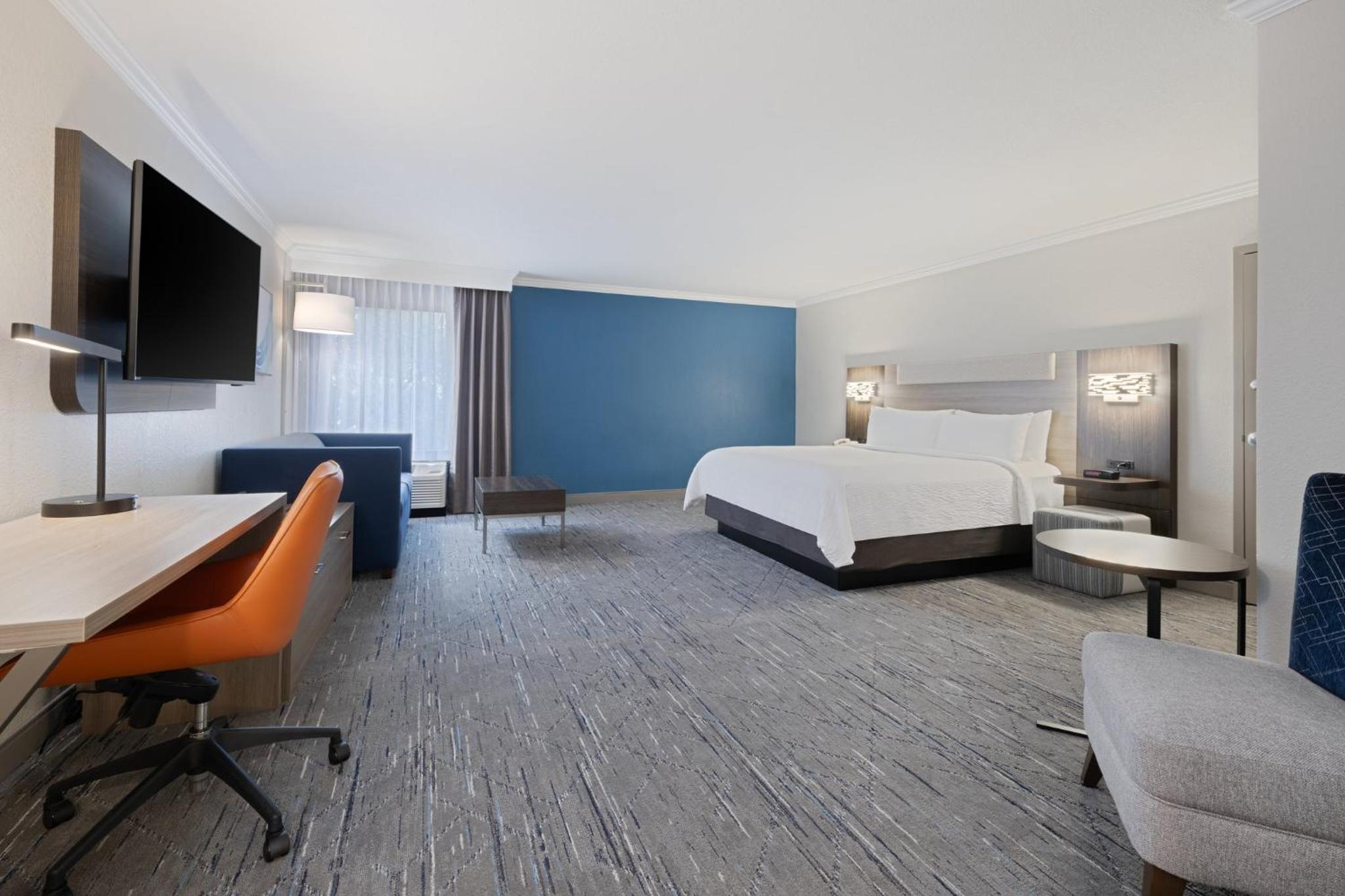 King Suite - Photo 2