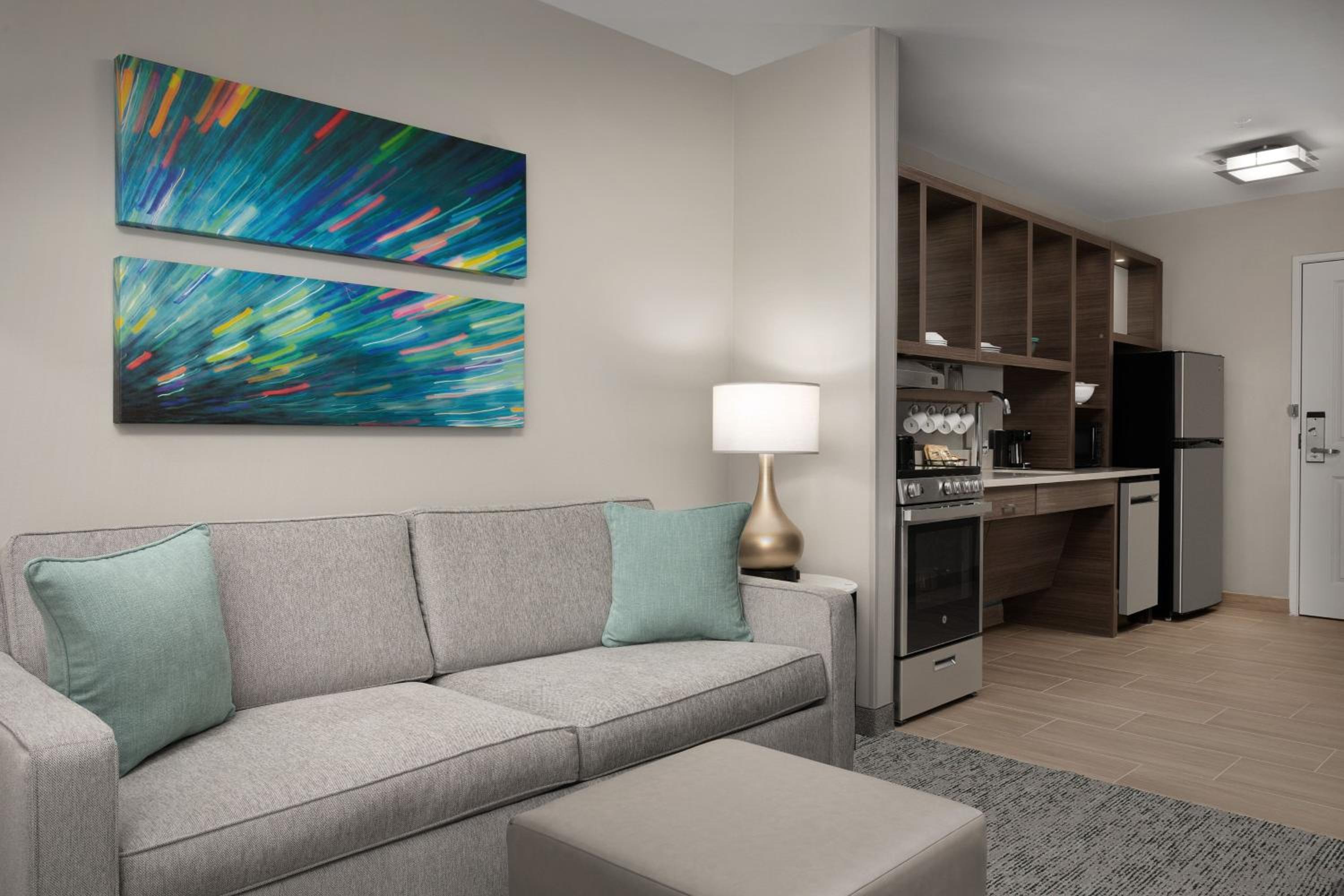 One-Bedroom Queen Suite with Sofa Bed - Photo 3
