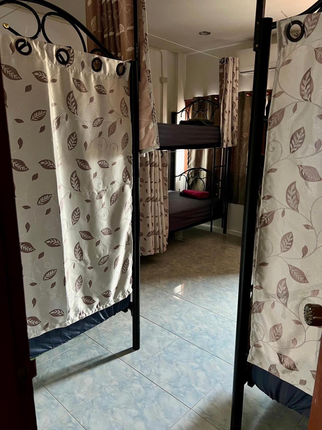 Bed in 10-Bed Mixed Dormitory Room photo 1