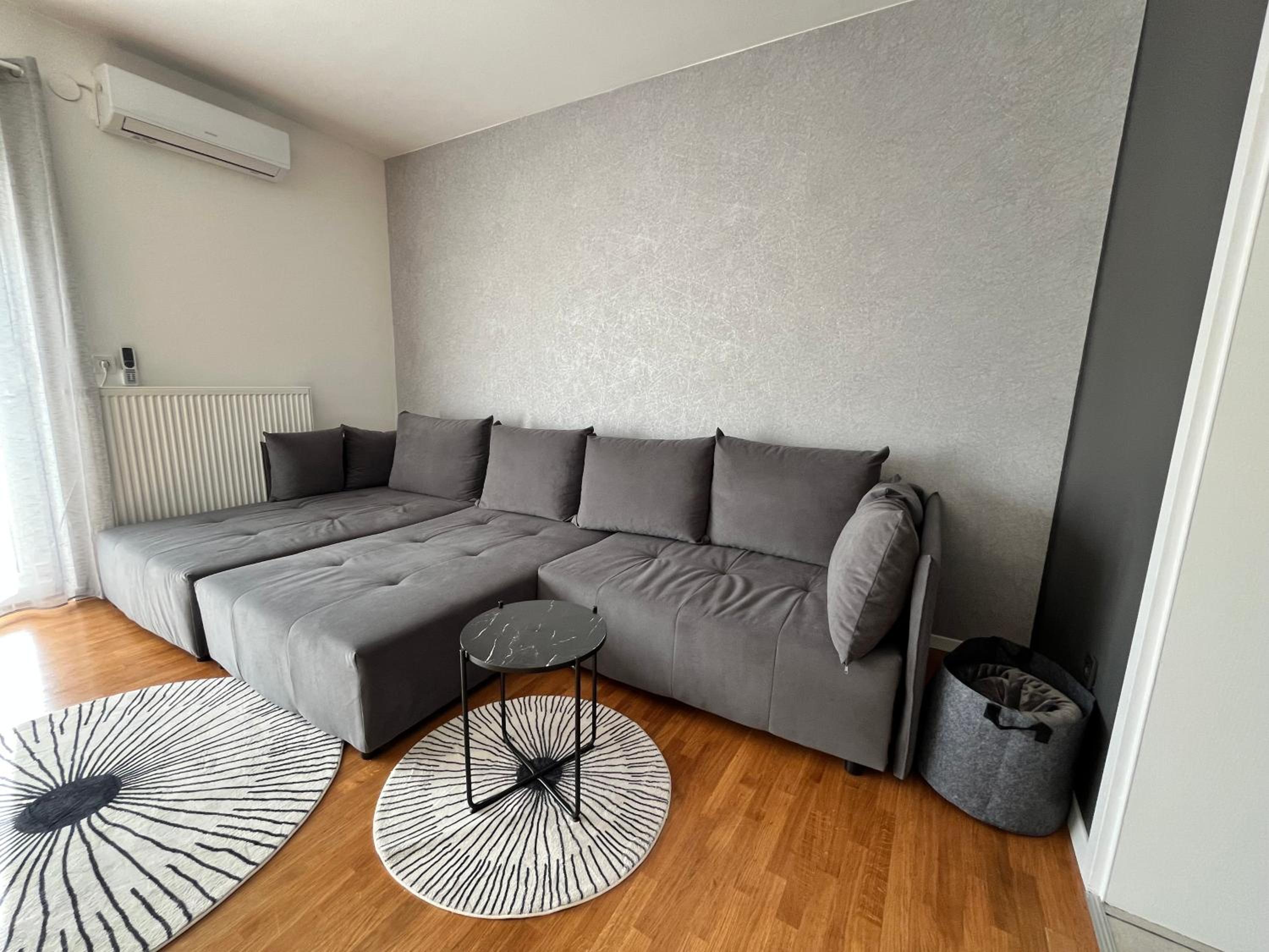 One-Bedroom Apartment photo 2