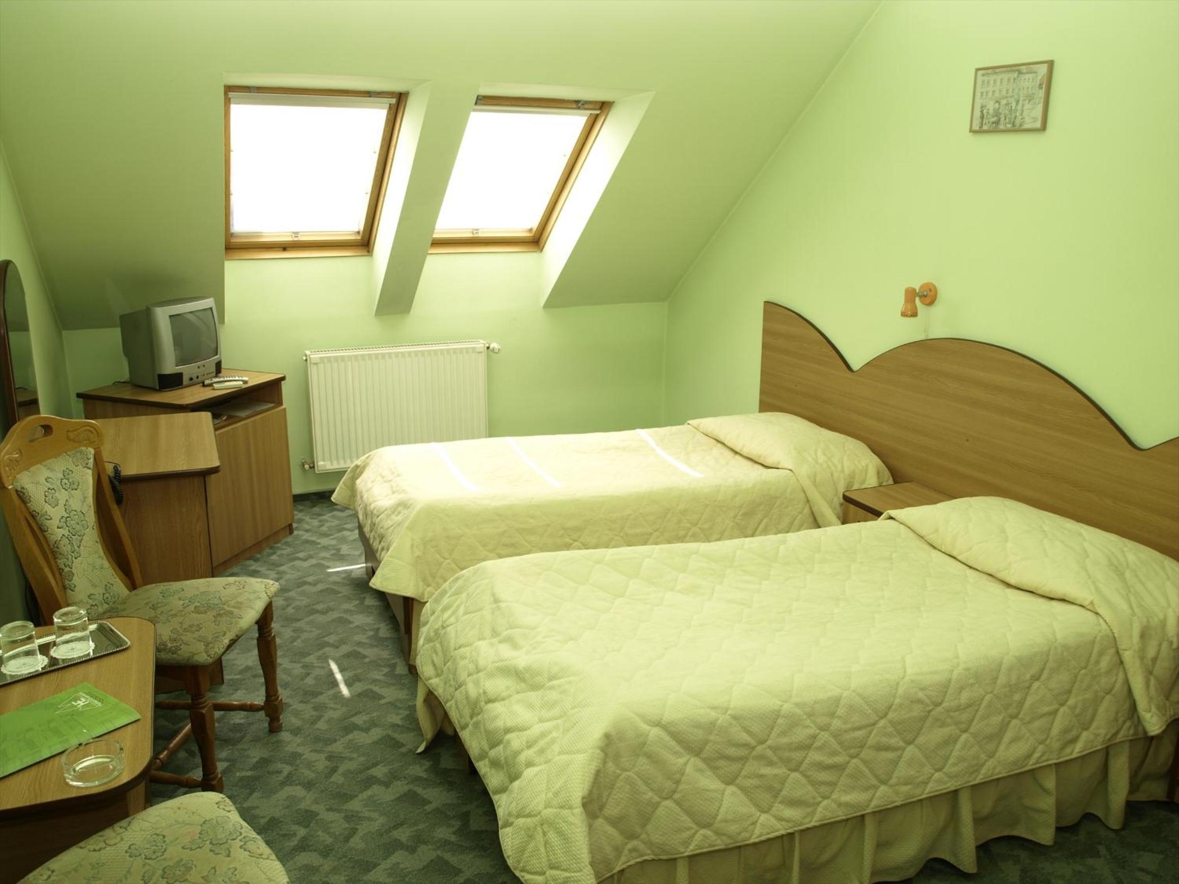 Twin Room - Photo 3