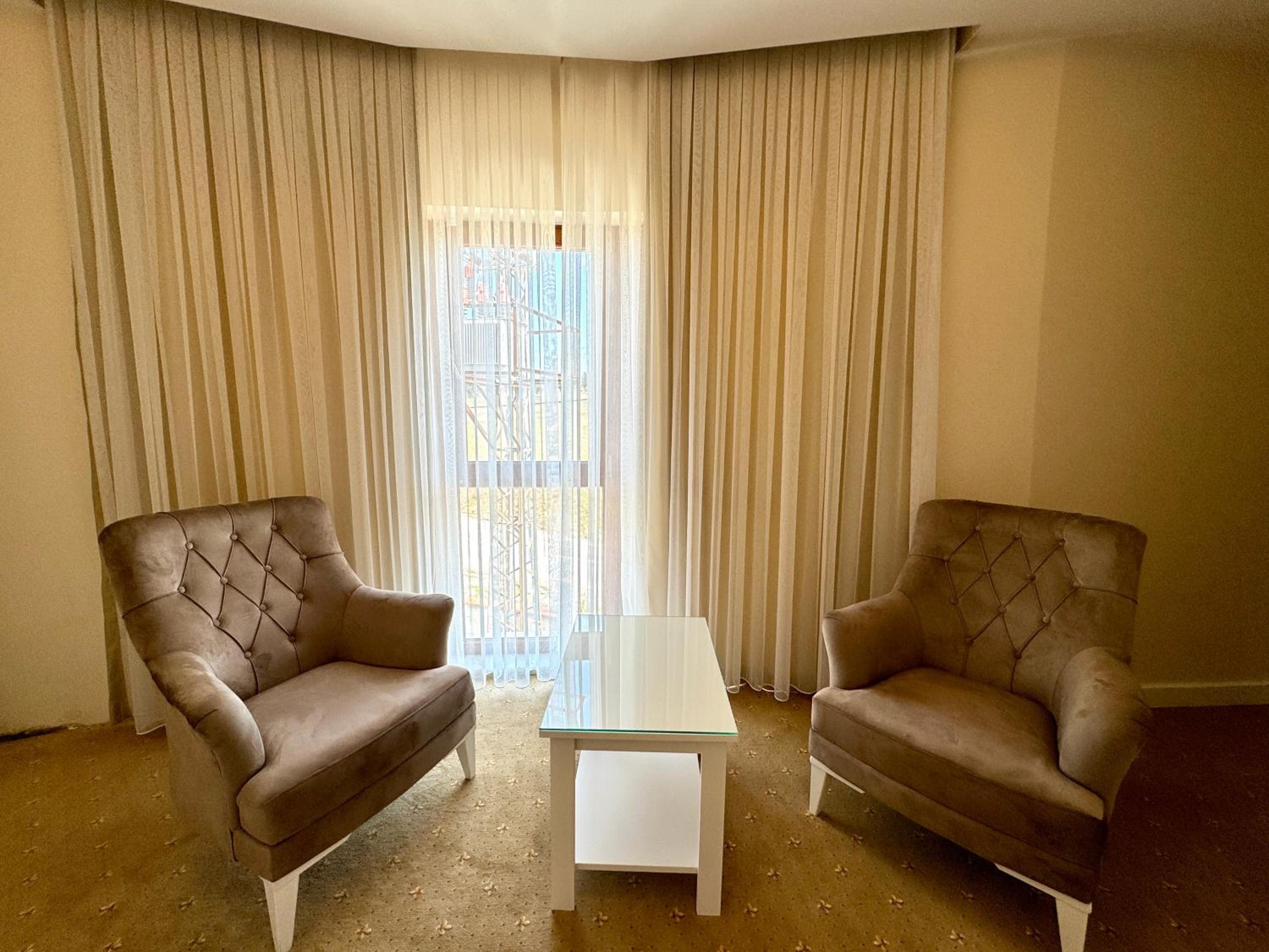 Deluxe Suite with Spa Bath