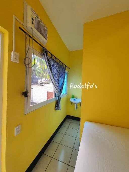 Six-Bedroom House photo 1