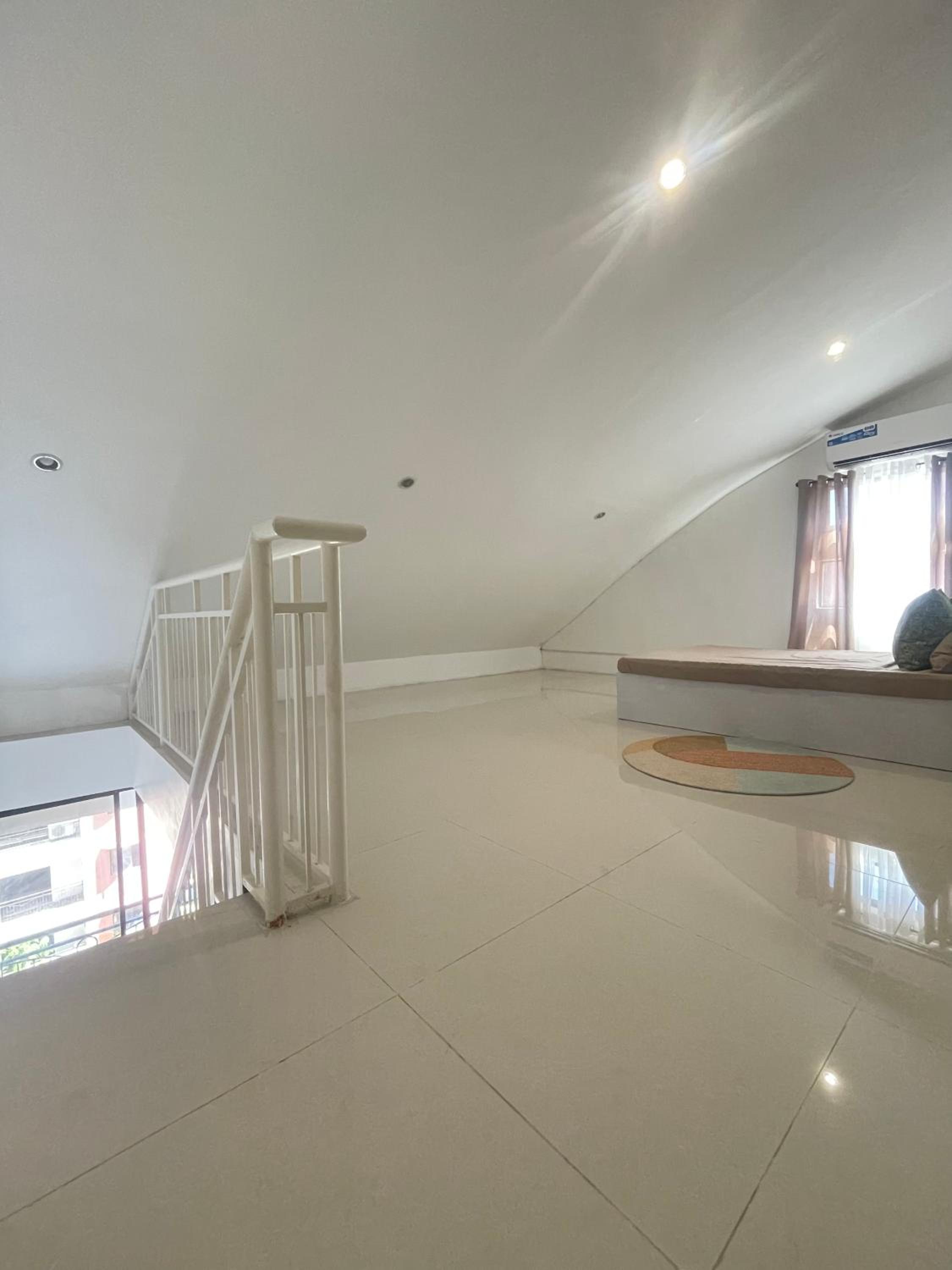 Apartment with Balcony photo 2