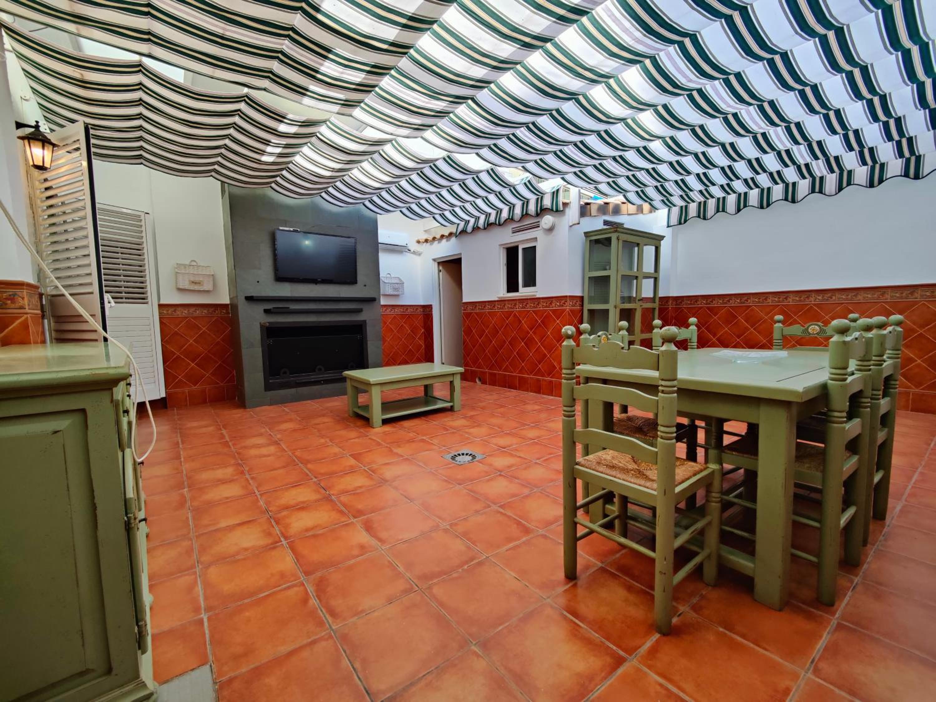 Four-Bedroom House photo 2