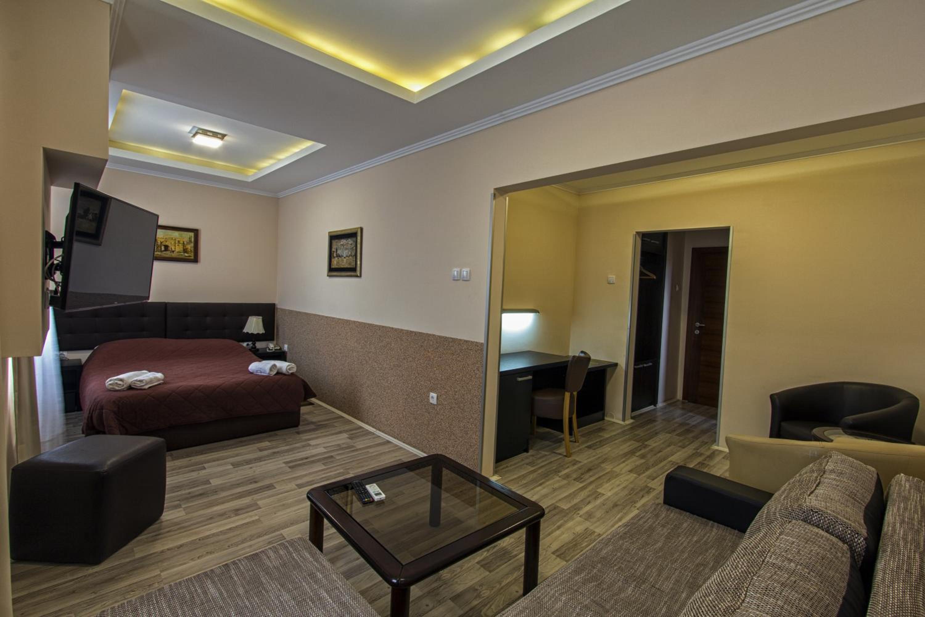 Suite - Photo 6