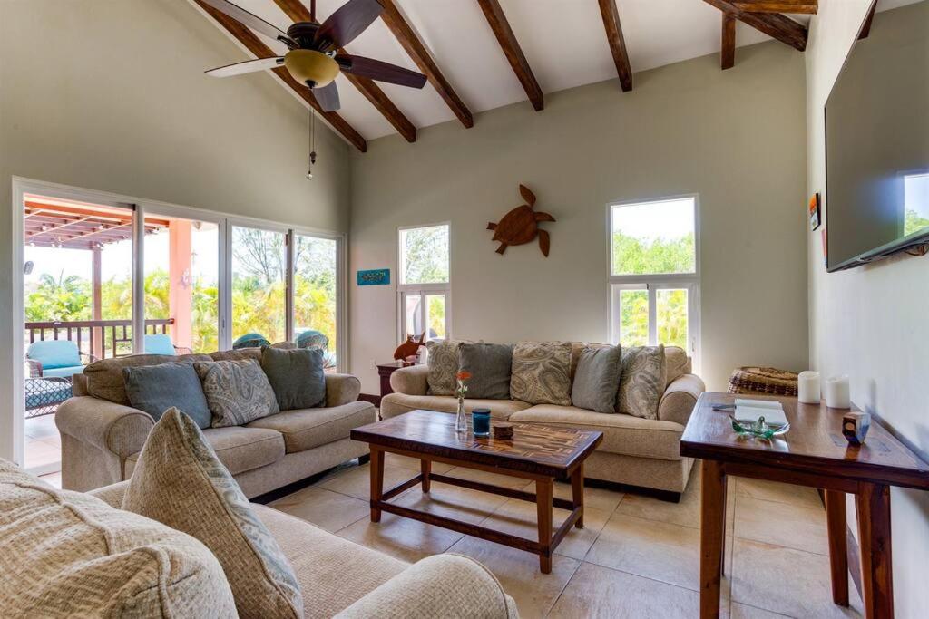 Villa photo 2