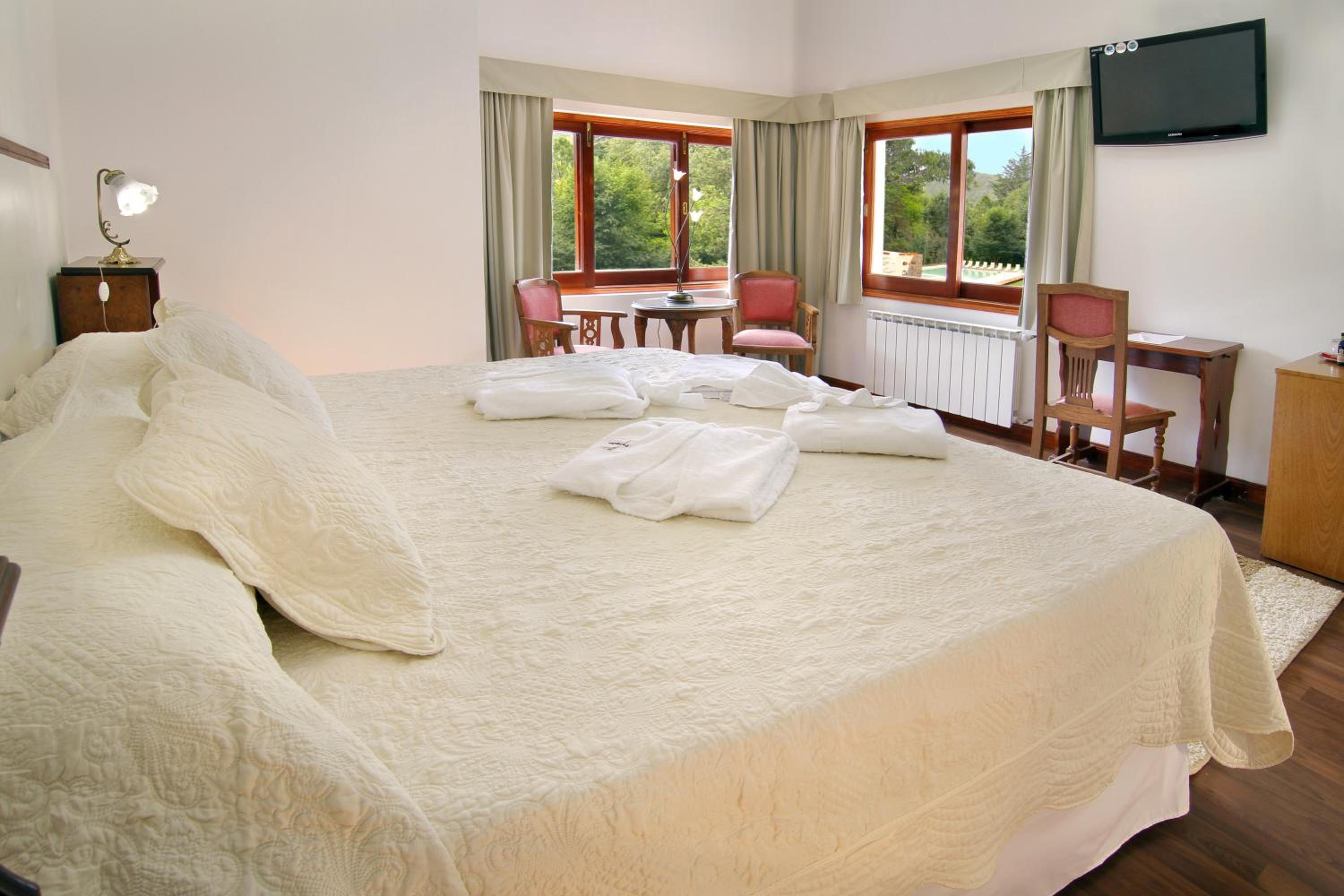 Superior Deluxe Double or Twin Room  photo 1
