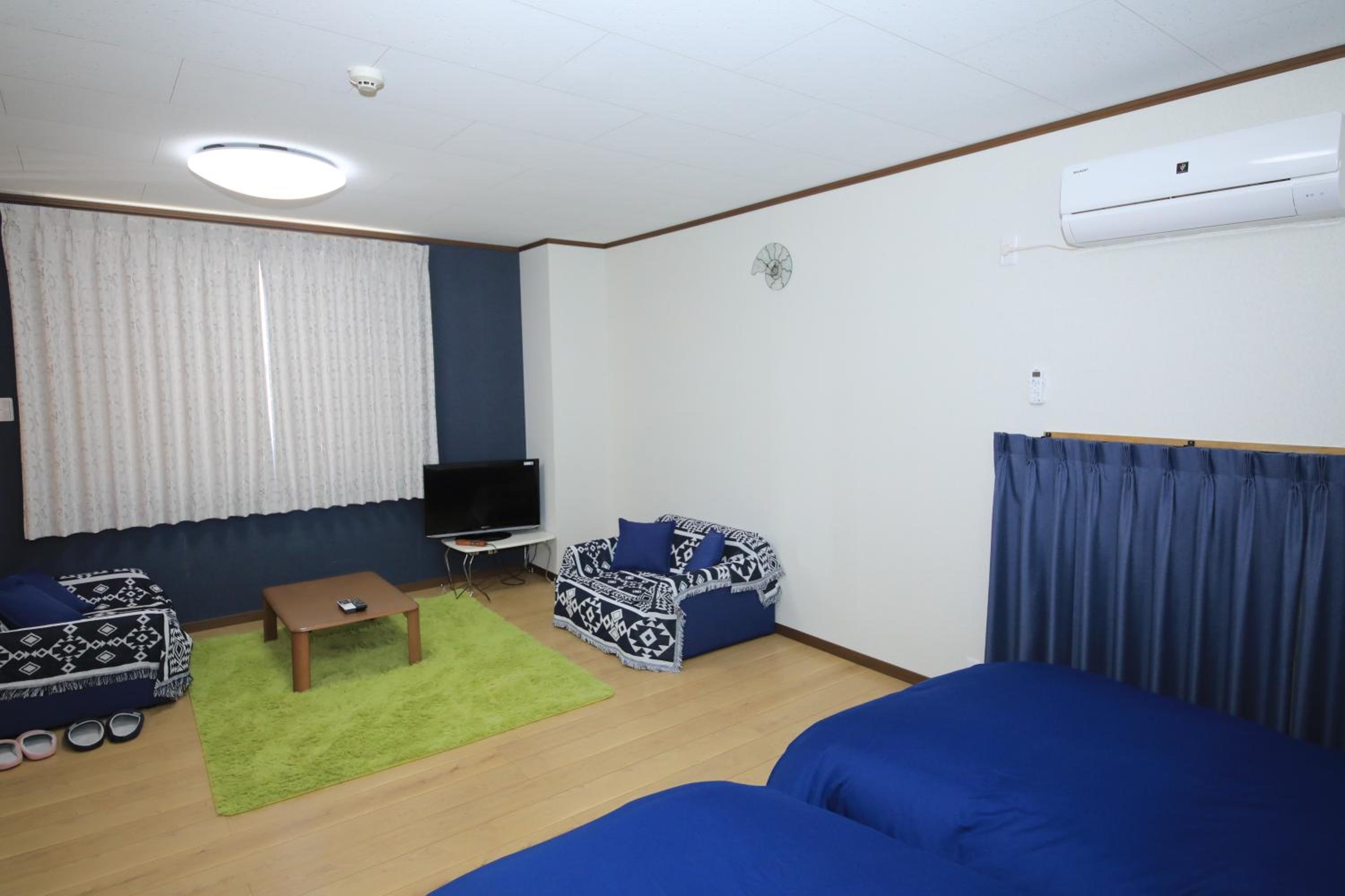 Family Room With Private Bathroom photo 2
