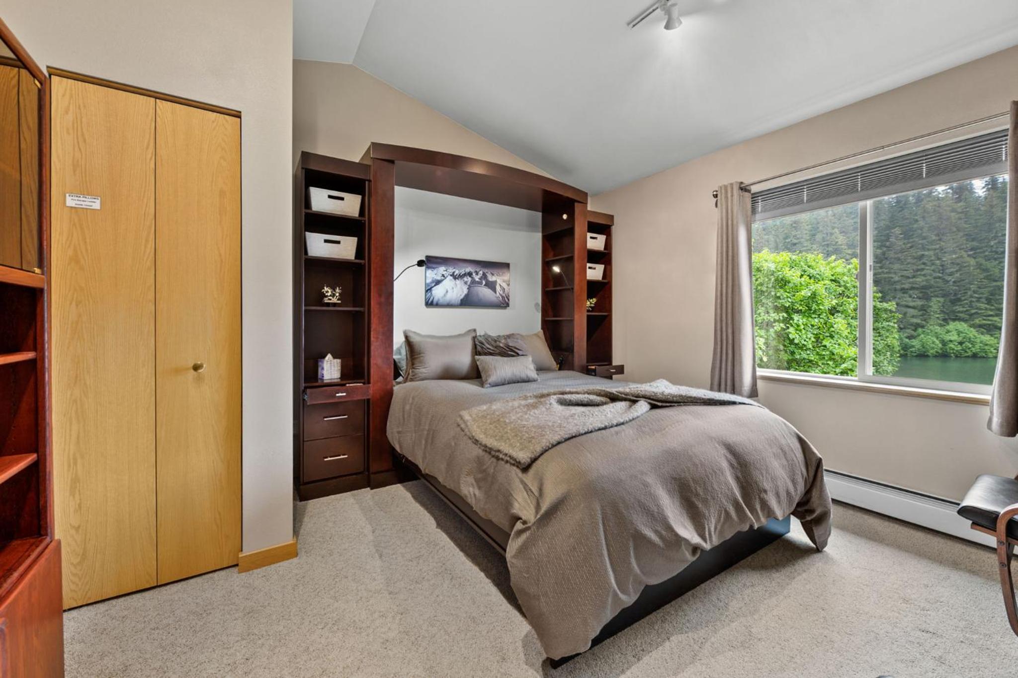 Deluxe Queen Suite photo 1