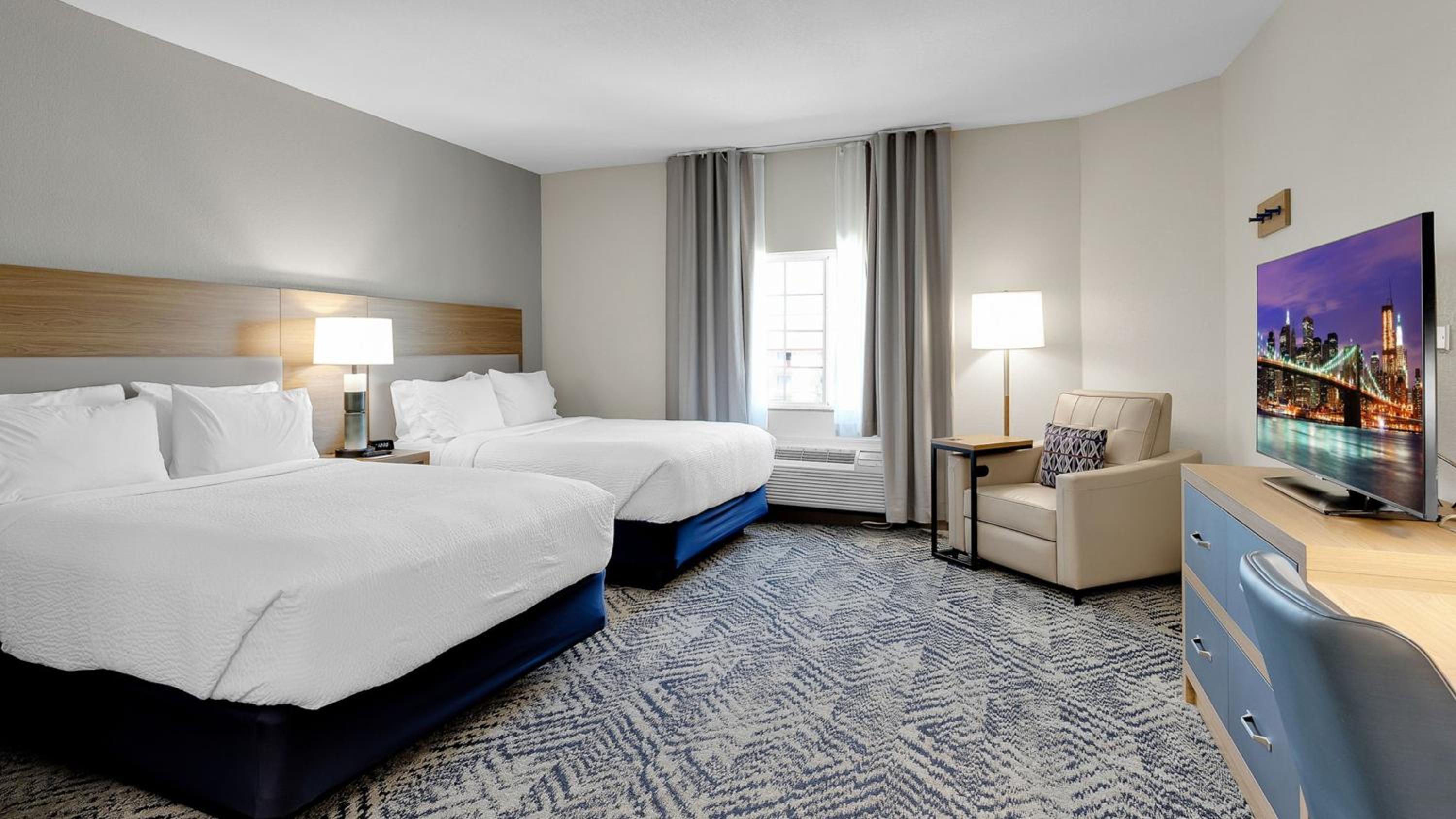 Queen Studio Suite with Two Queen Beds and Tub - Communications/Mobility Accessible - Photo 2