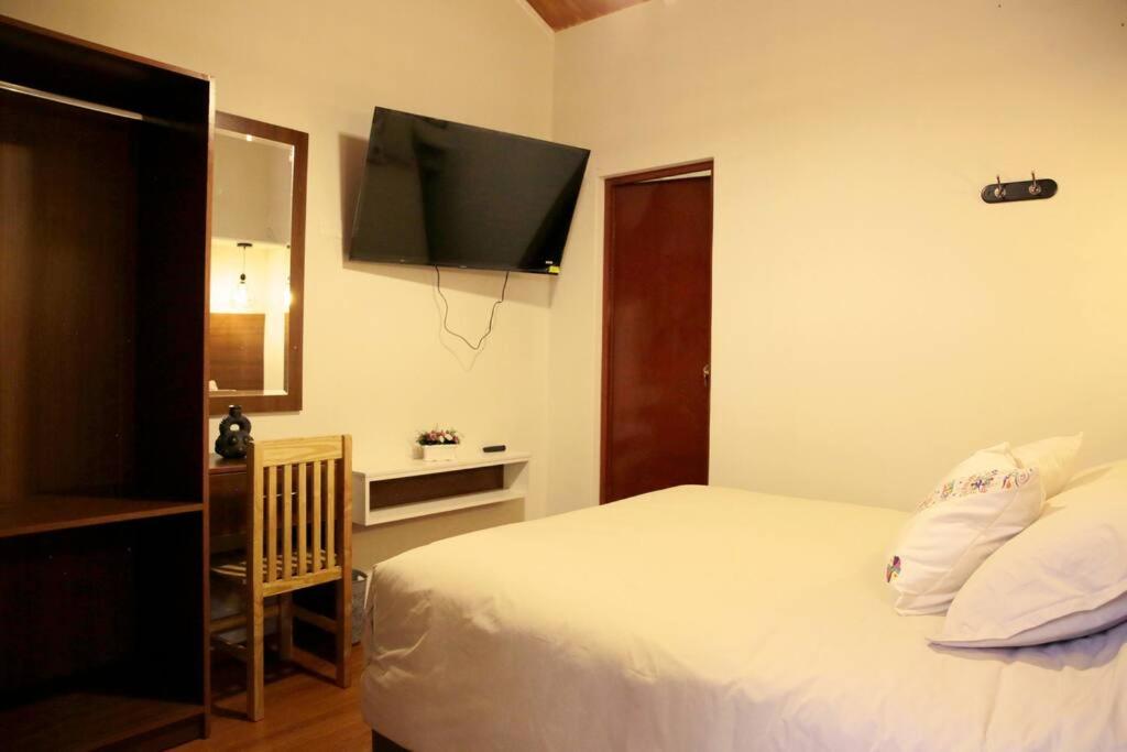 Five-Bedroom House photo 1