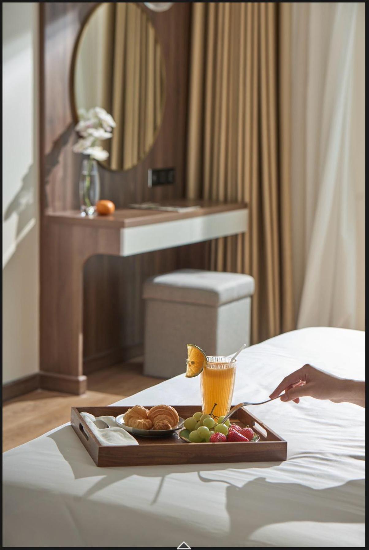 Twin Room with City View - Photo 9