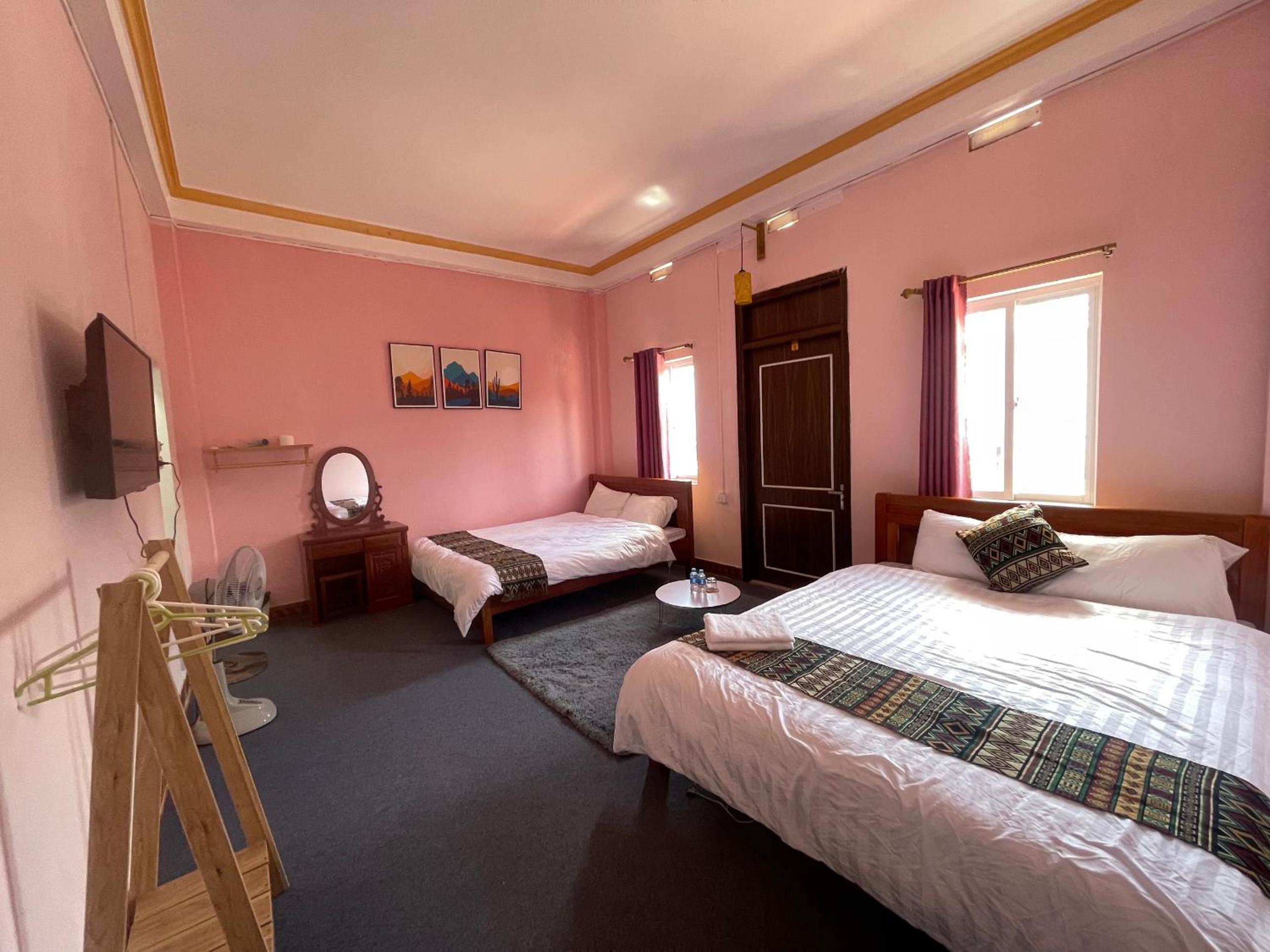 Twin Room with Mountain View photo 1