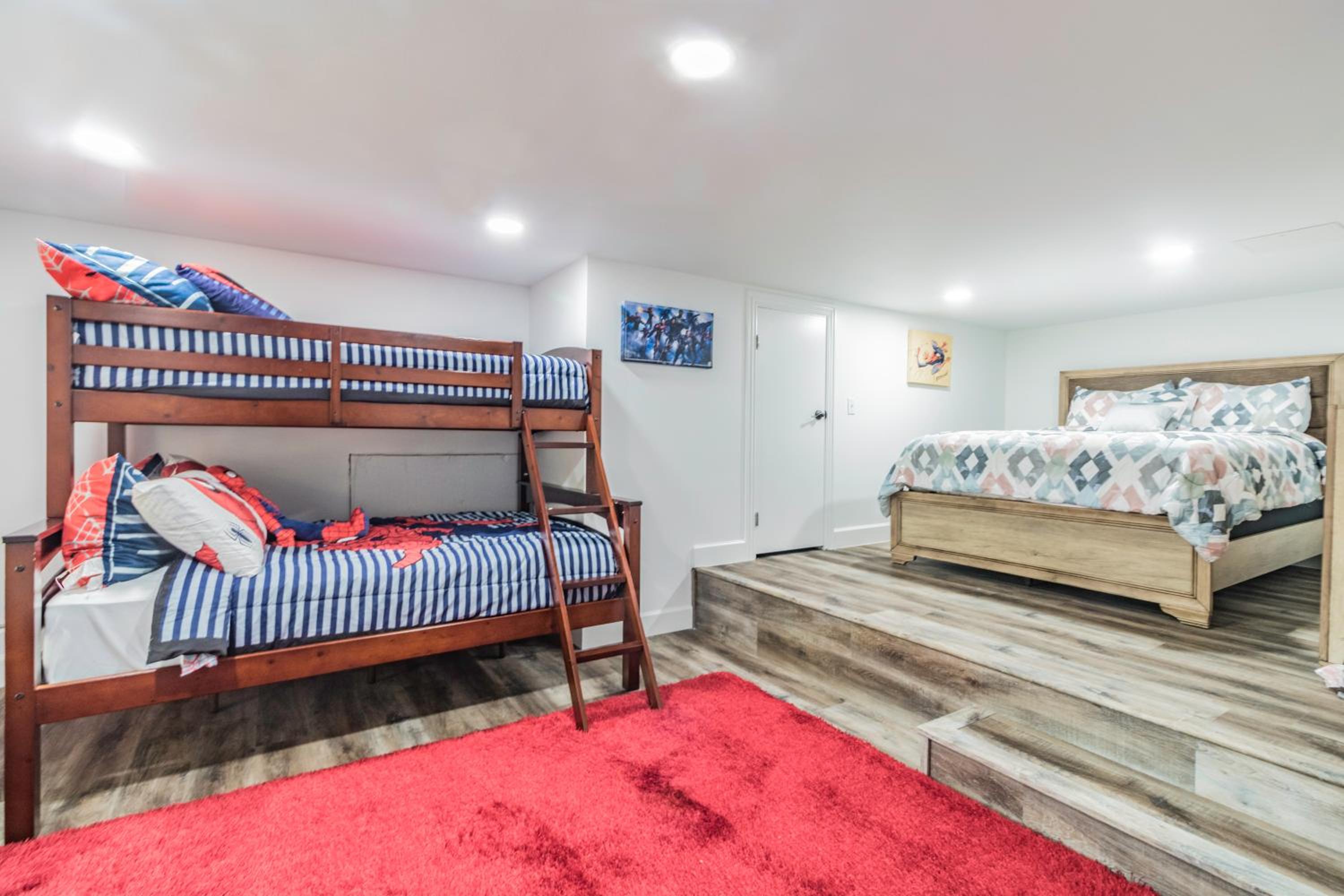 Five-Bedroom House photo 2