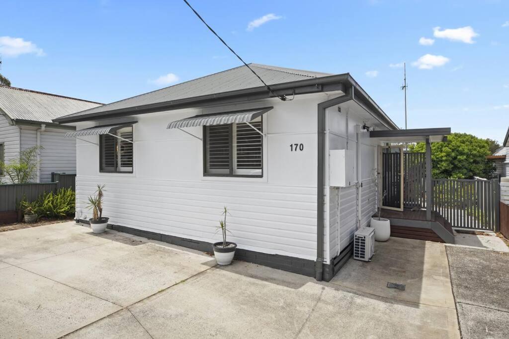 Three-Bedroom House photo 3