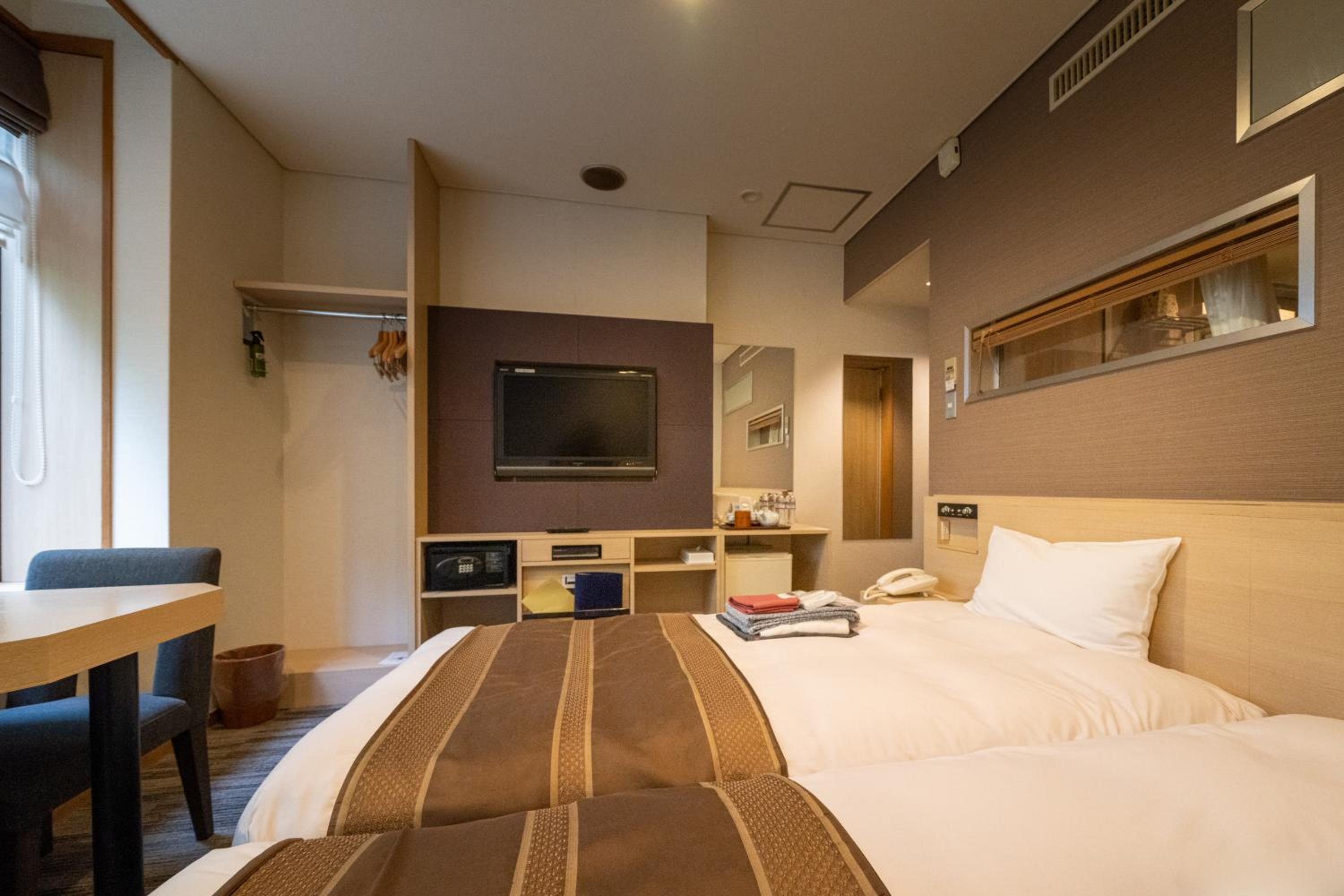 Compact Twin Room photo 3