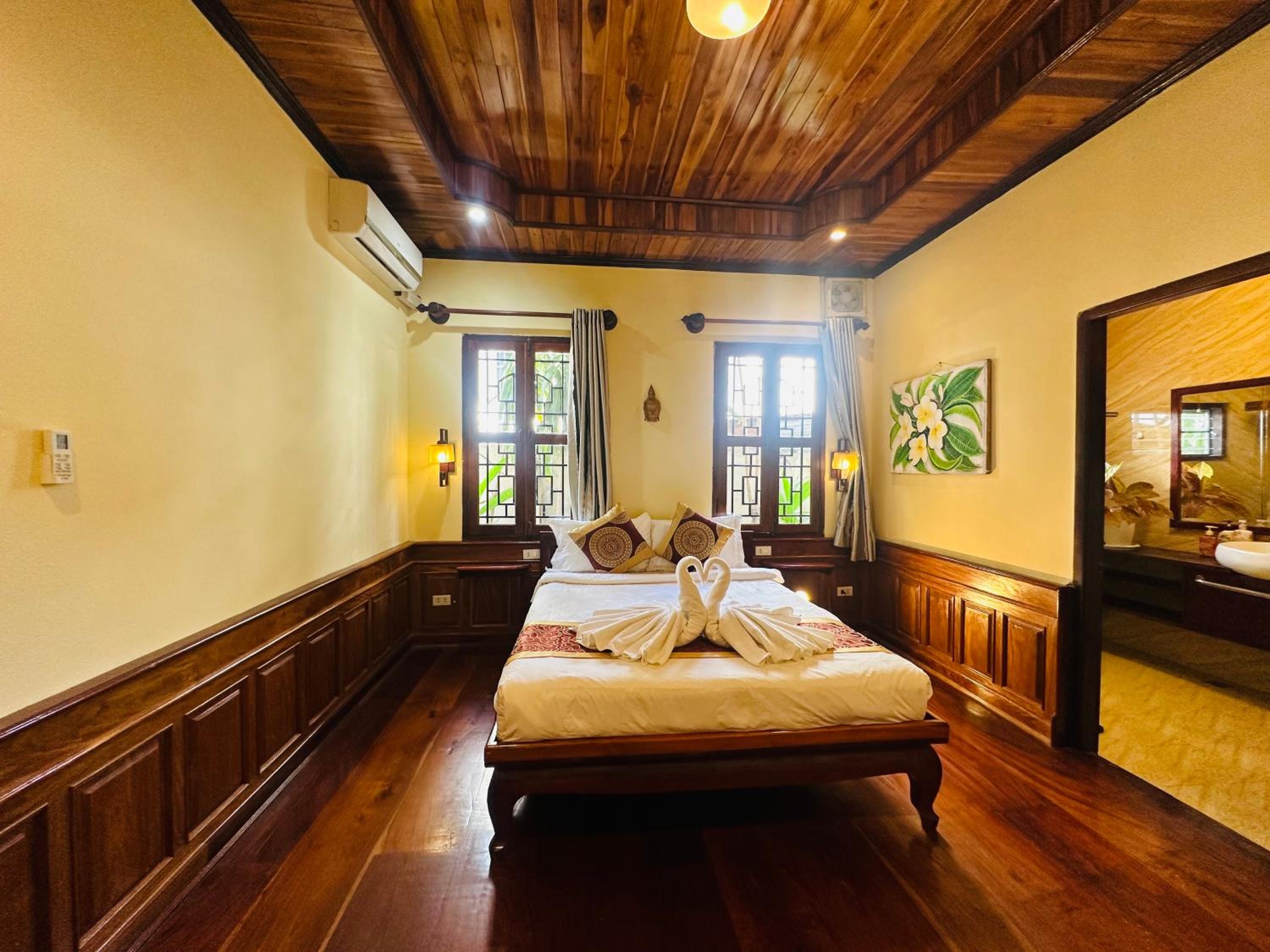 Deluxe Double Room - Photo 13
