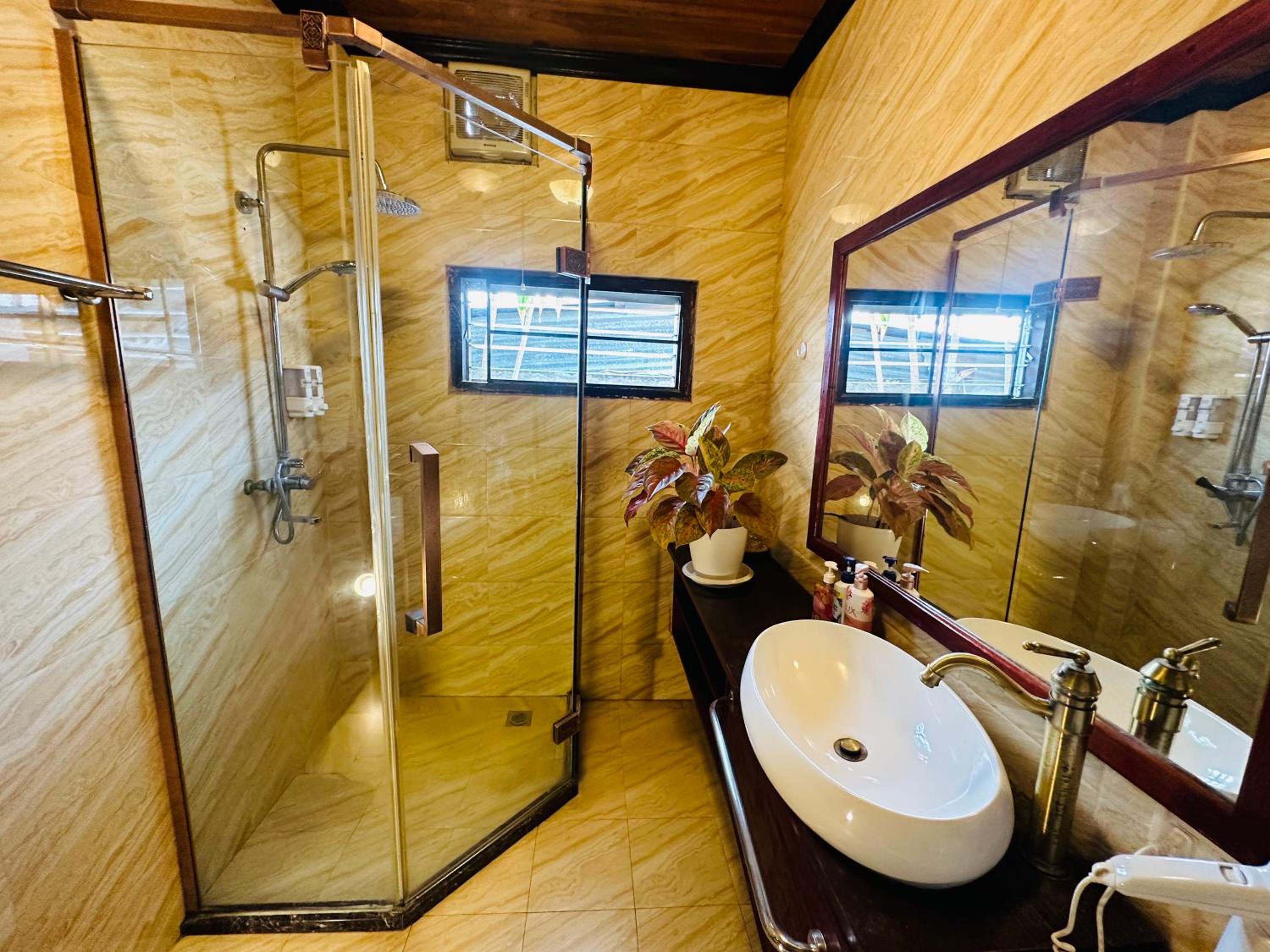 Deluxe Double Room - Photo 15