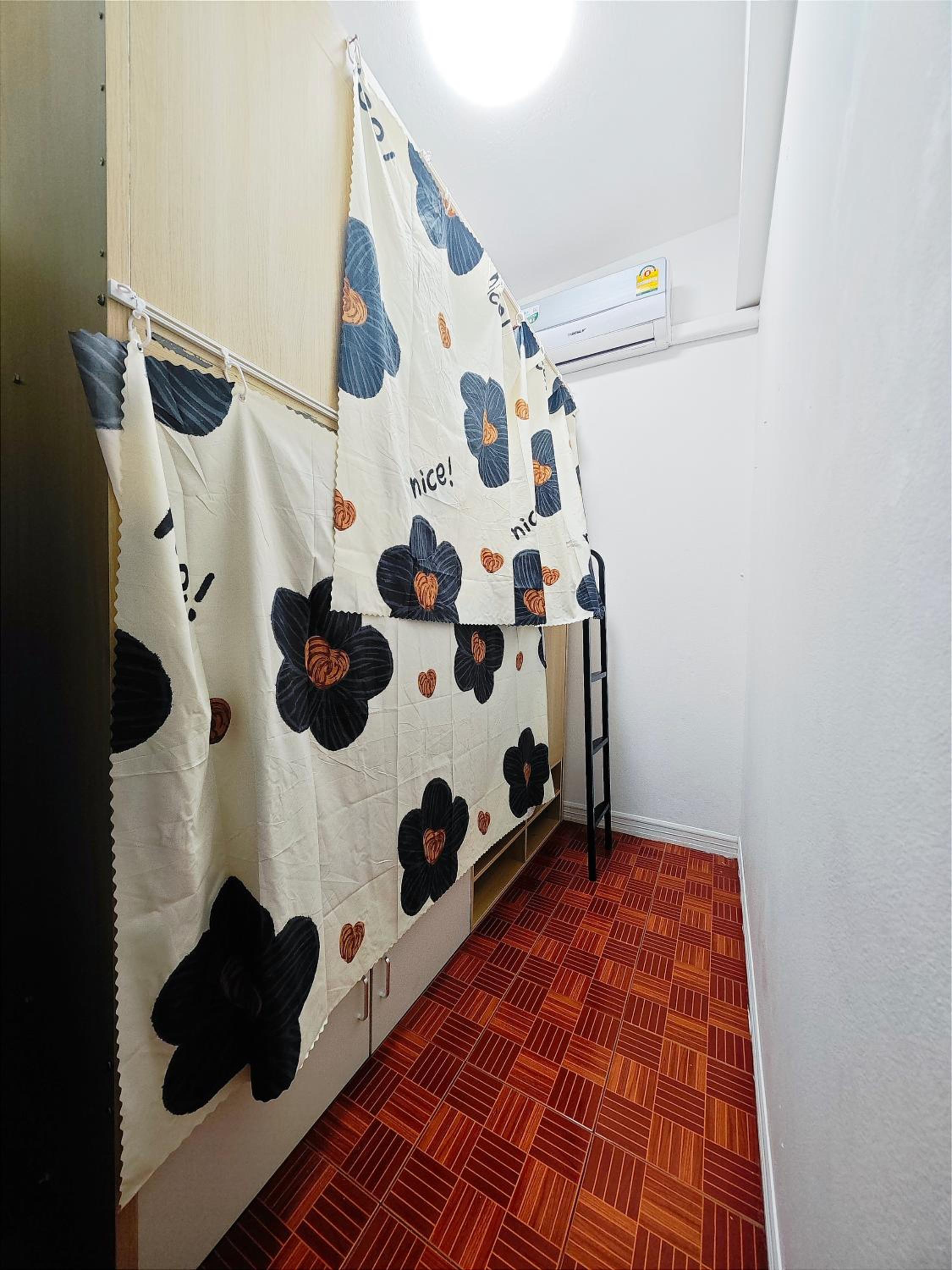 Mixed Dormitory Room photo 1