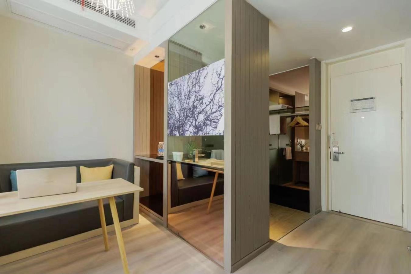 Suite - Photo 3