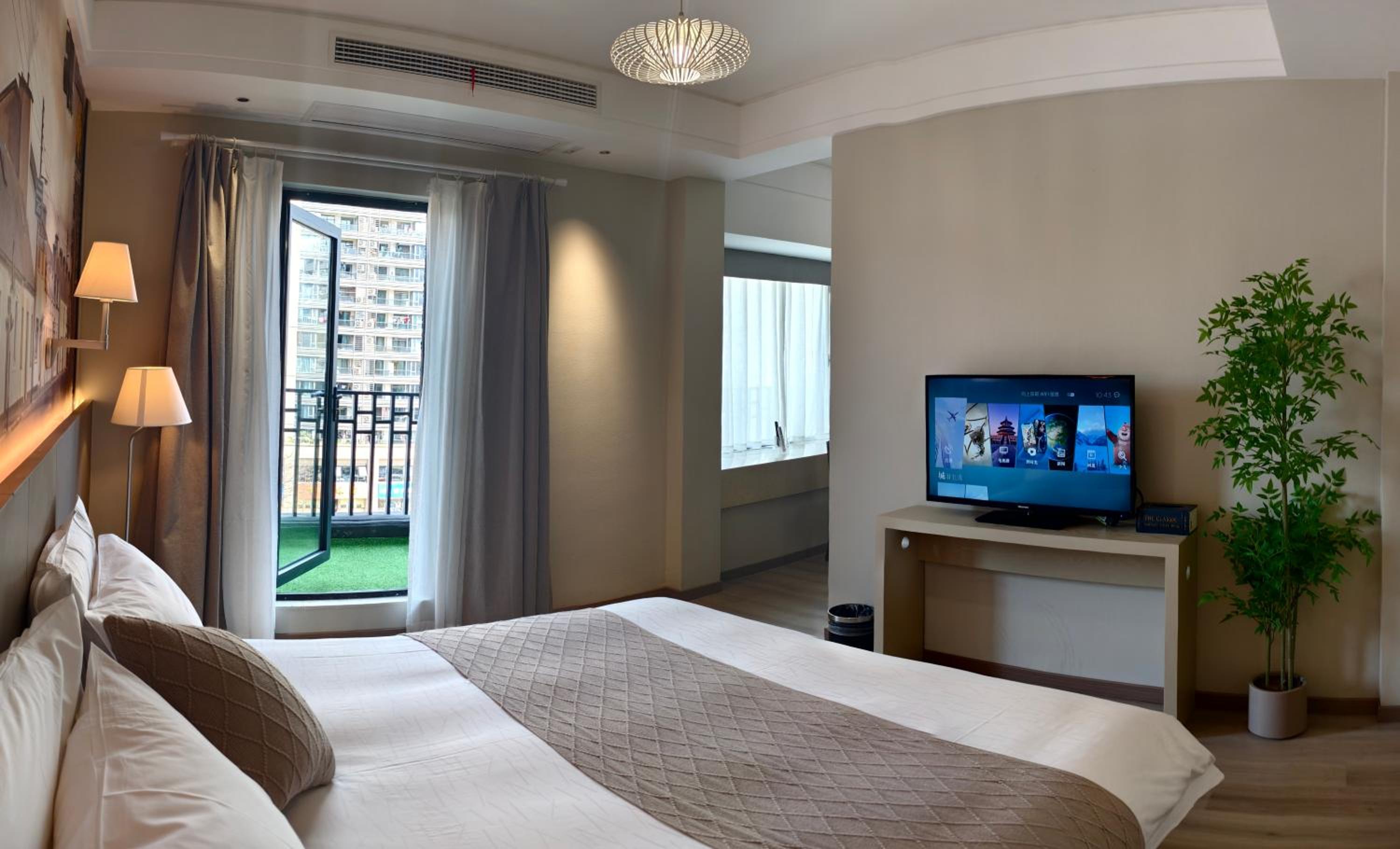 Suite - Photo 2