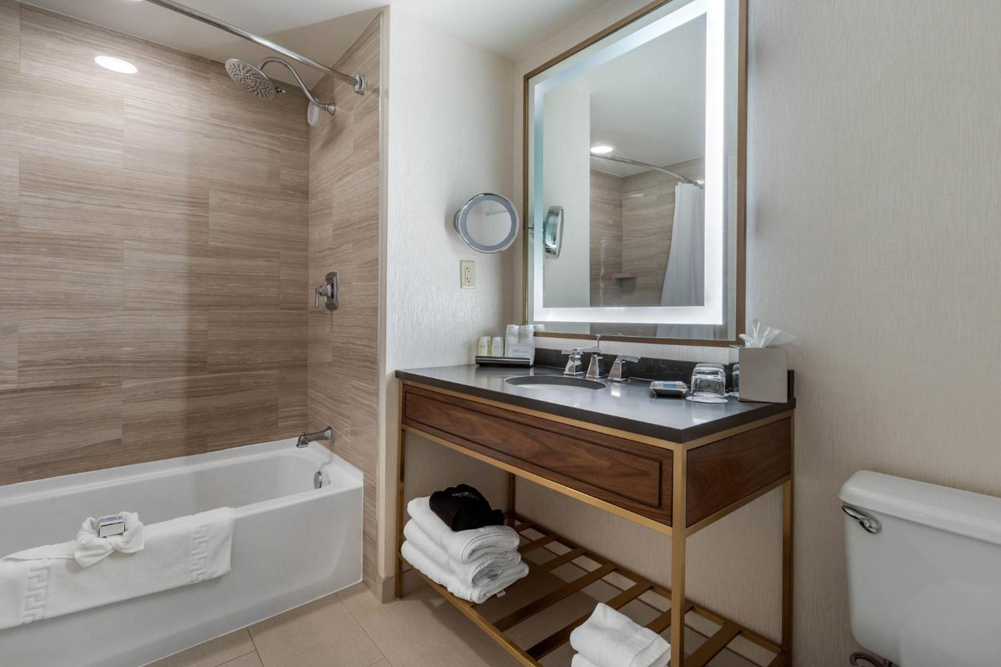 Deluxe Double Room with Two Double Beds - Photo 4